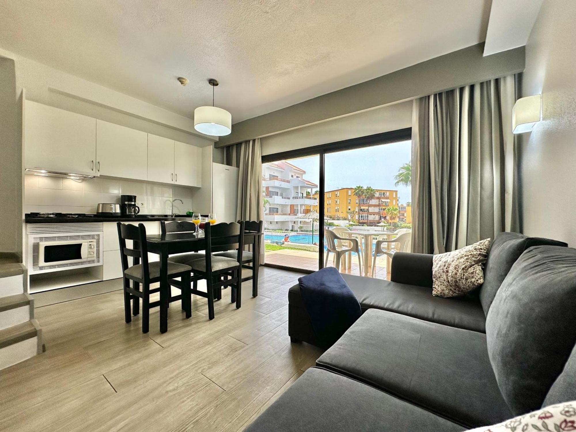 Pool Views Terrace Apartment Los Cristianos (Tenerife)