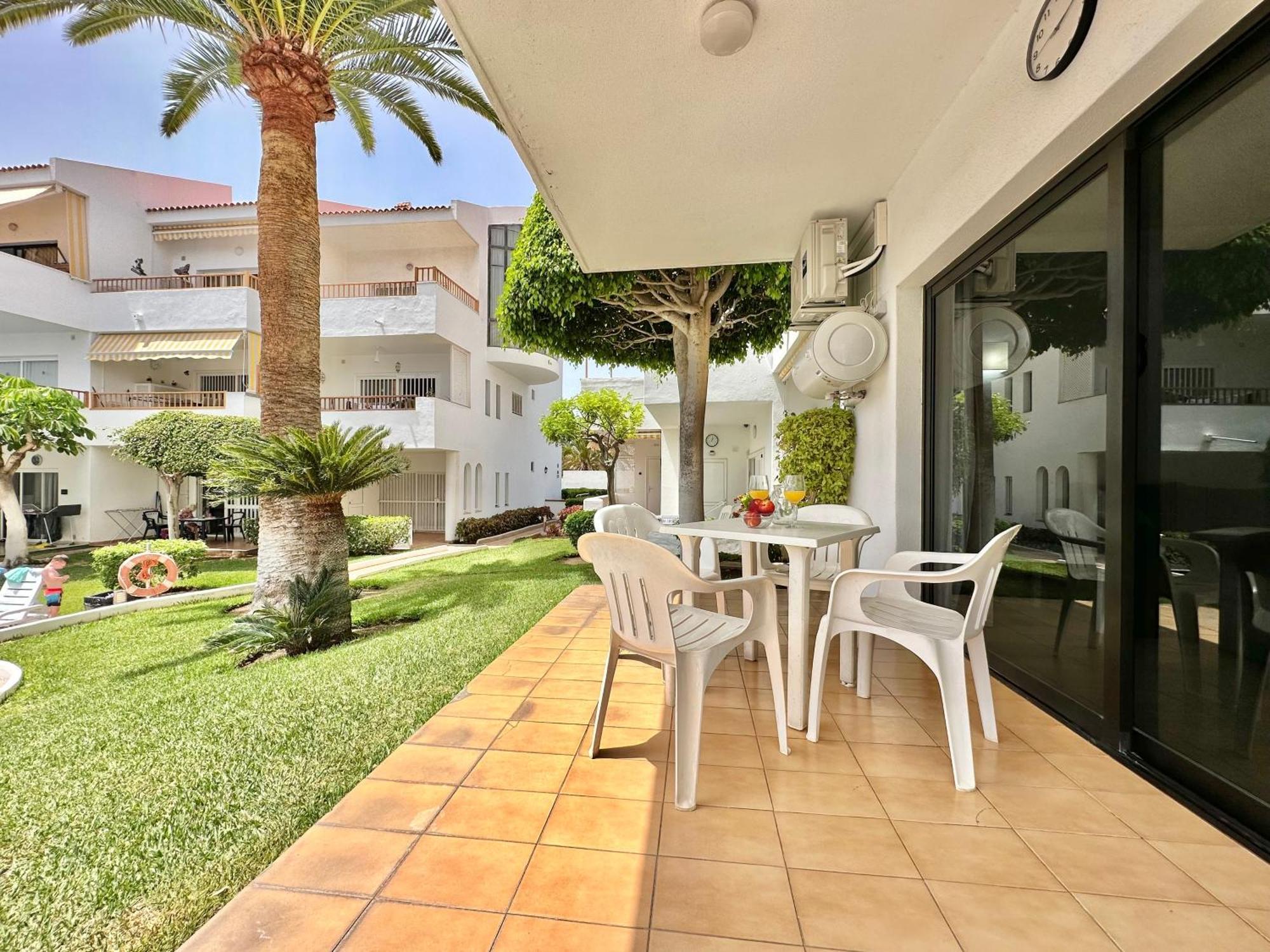 Pool Views Terrace Apartment