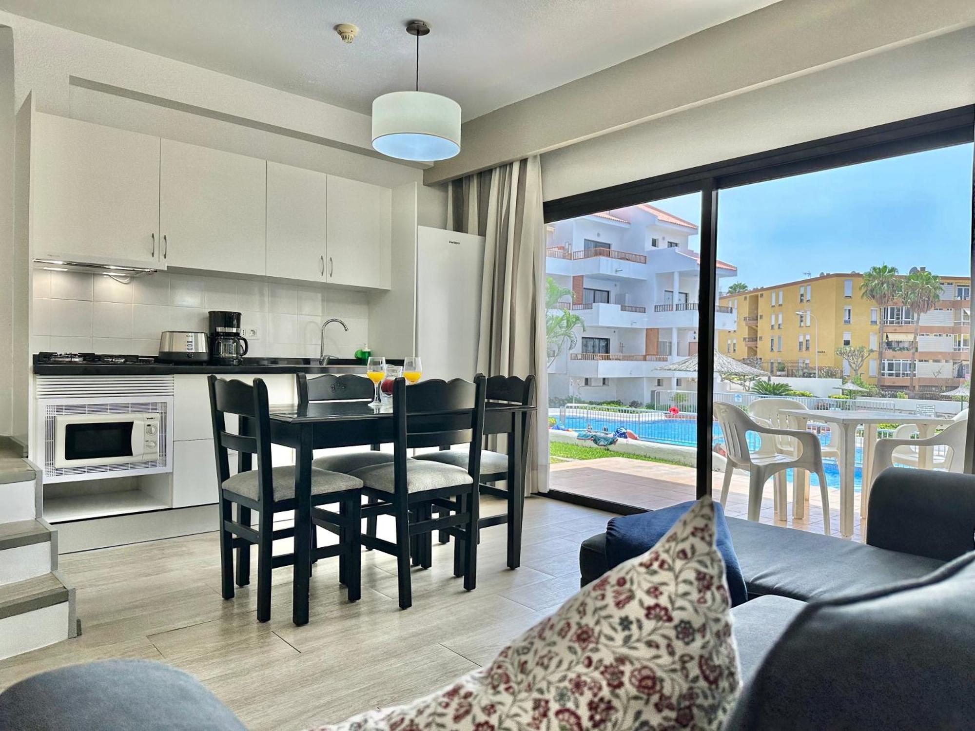 Apartment Pool Views Terrace