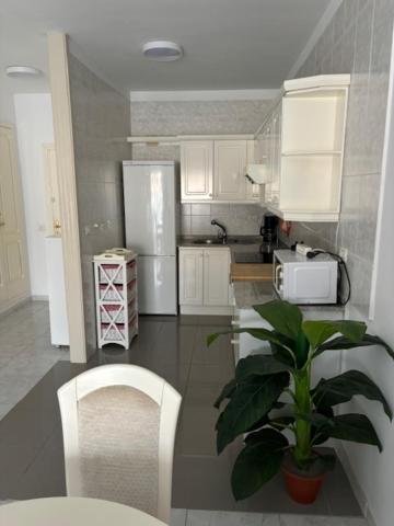 Apartment Terrassen Wohnungen, Direkt Am Strand, 25 M Beheiztem Pool, Wifi Free, Free Parking