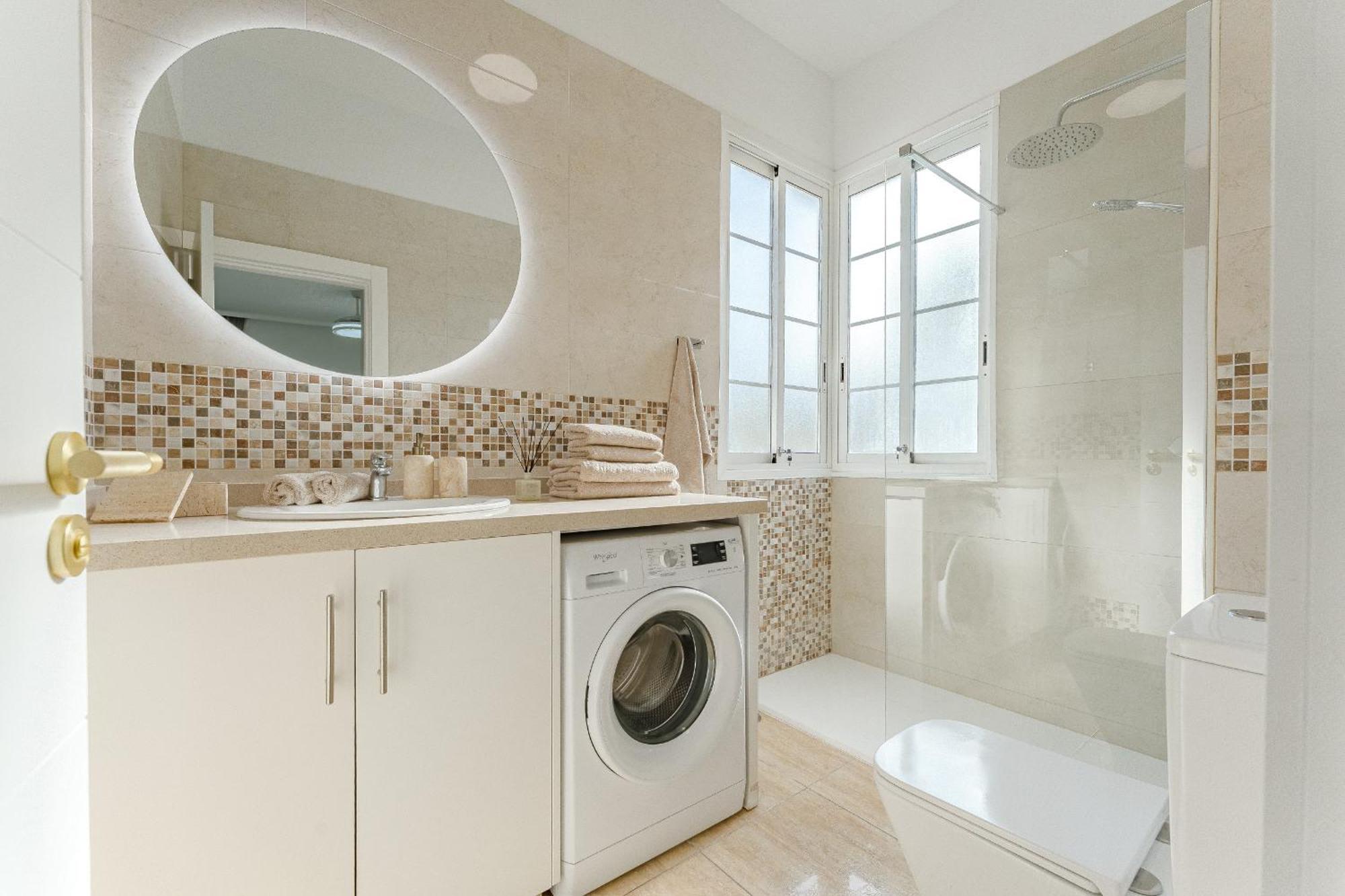 Luxury In With 3 Pools One Is Heated 1 Bedroom And 2 Beds Apartment *