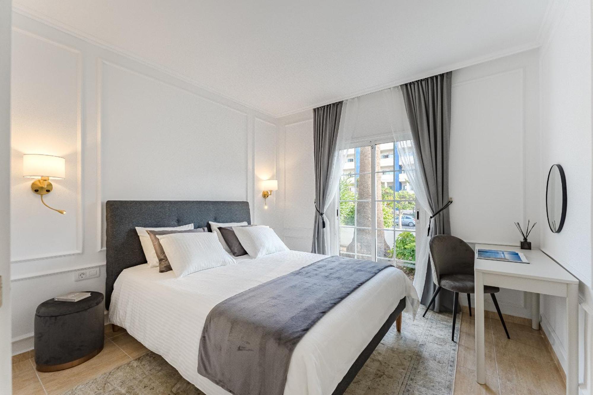 Apartment Luxury In With 3 Pools One Is Heated 1 Bedroom And 2 Beds *