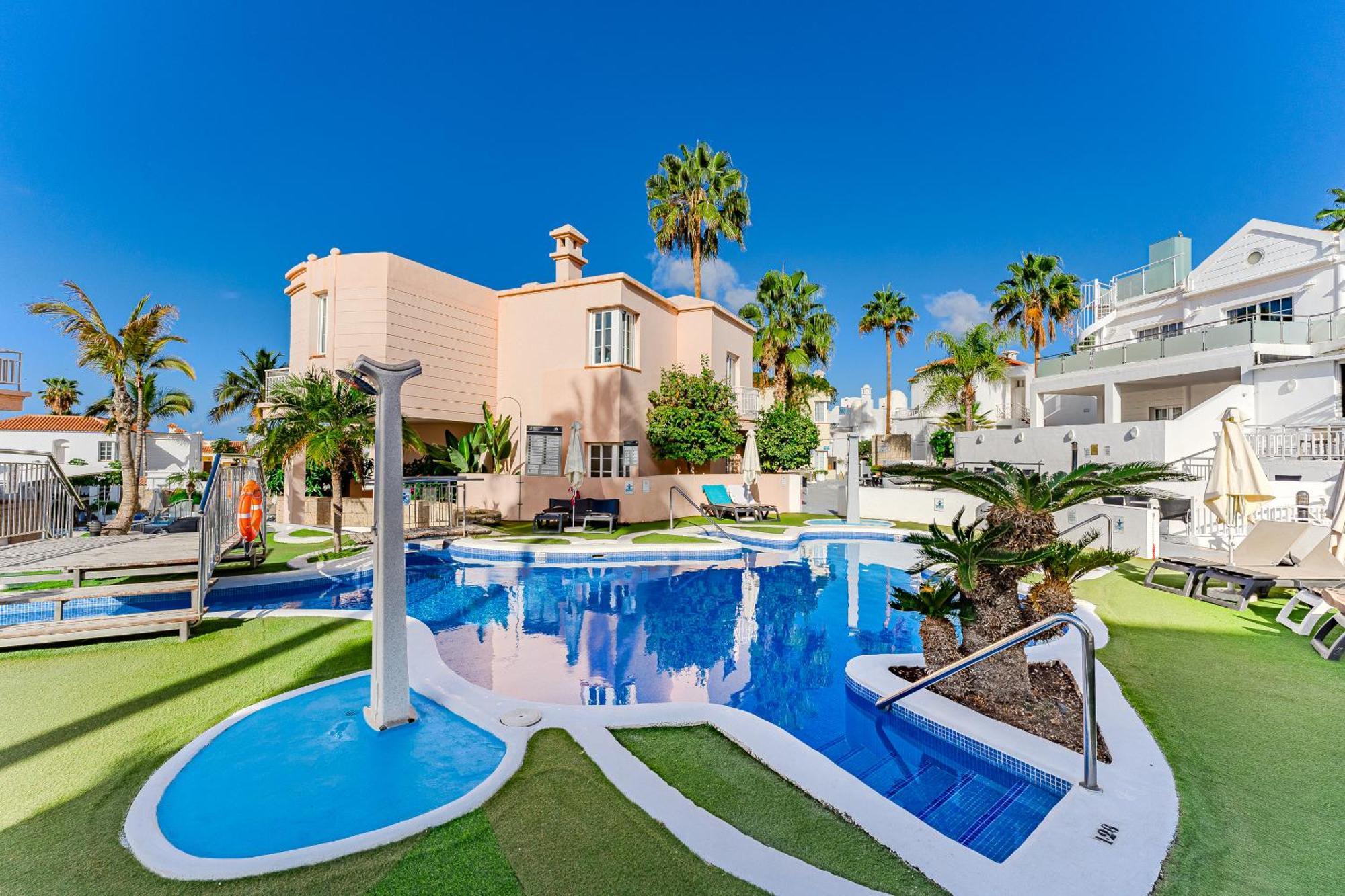 Apartment Luxury In With 3 Pools One Is Heated 1 Bedroom And 2 Beds Costa Adeje (Tenerife)