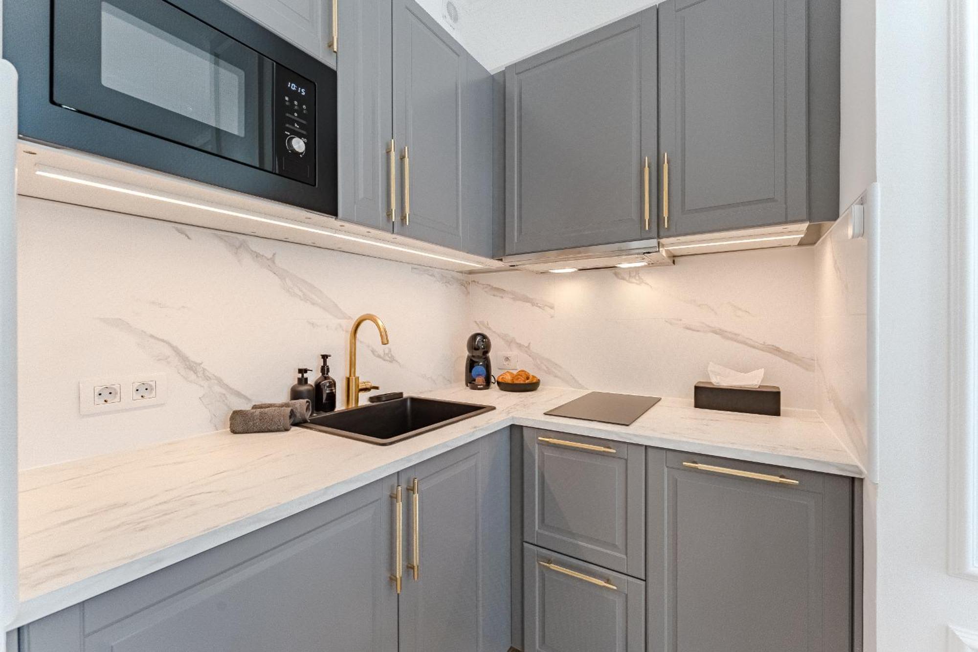 Luxury In With 3 Pools One Is Heated 1 Bedroom And 2 Beds Apartment *