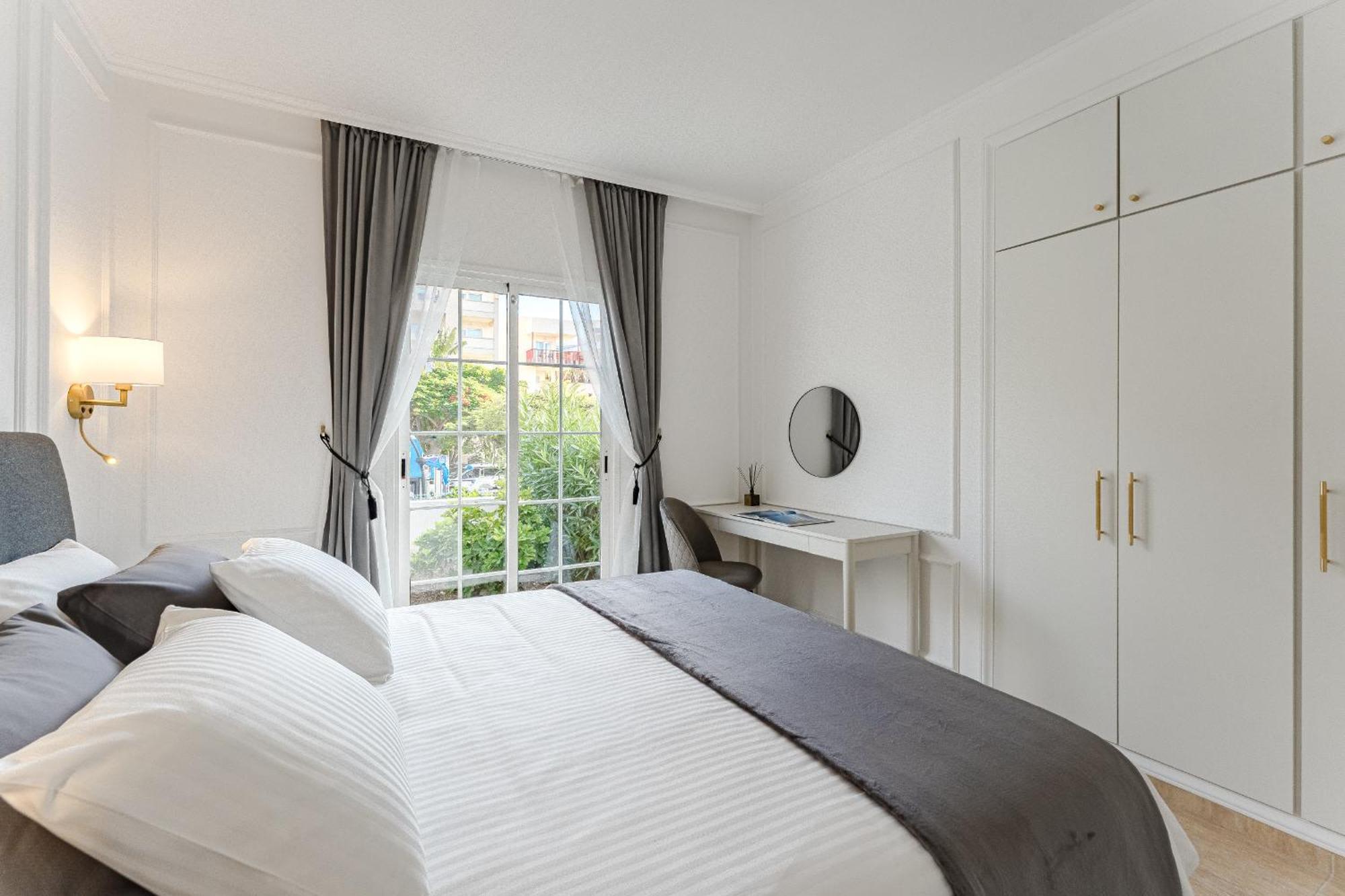 Apartment Luxury In With 3 Pools One Is Heated 1 Bedroom And 2 Beds