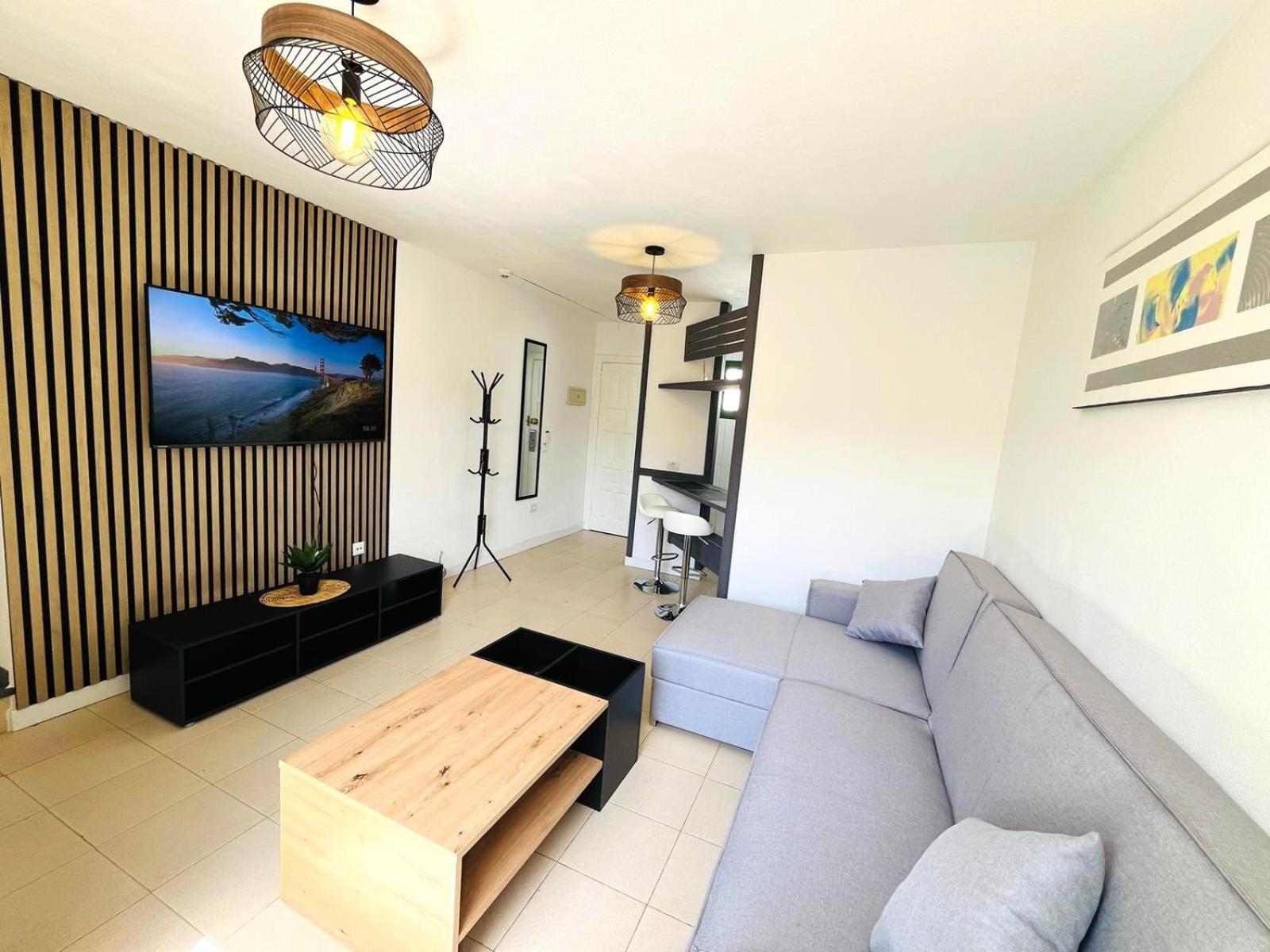 Silent With Cozy Terrace And Ocean View Apartment
