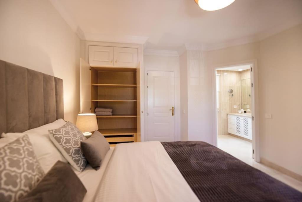 19 Duquesa Del Duque 3 Bedrooms *