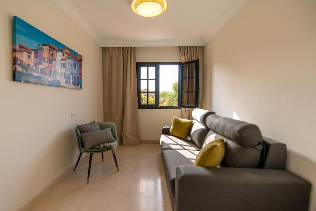 19 Duquesa Del Duque 3 Bedrooms