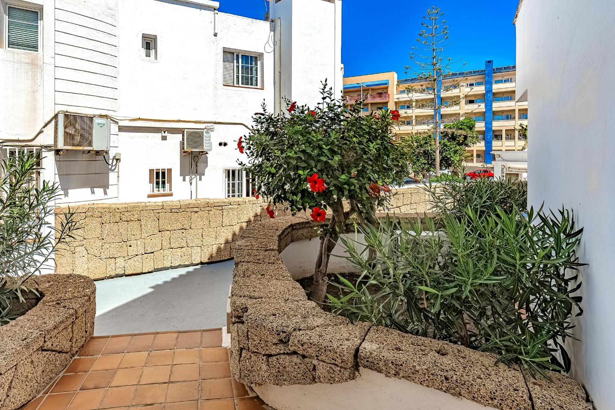 2 Bedroom In Fanabe Apartamento