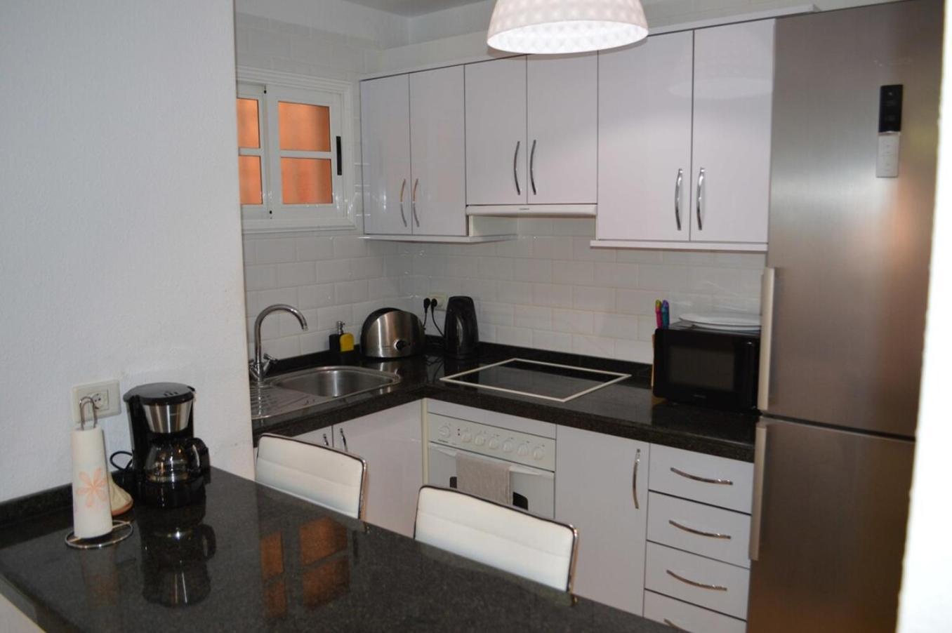 Lovely 2 Bed In Cristianos K204 *
