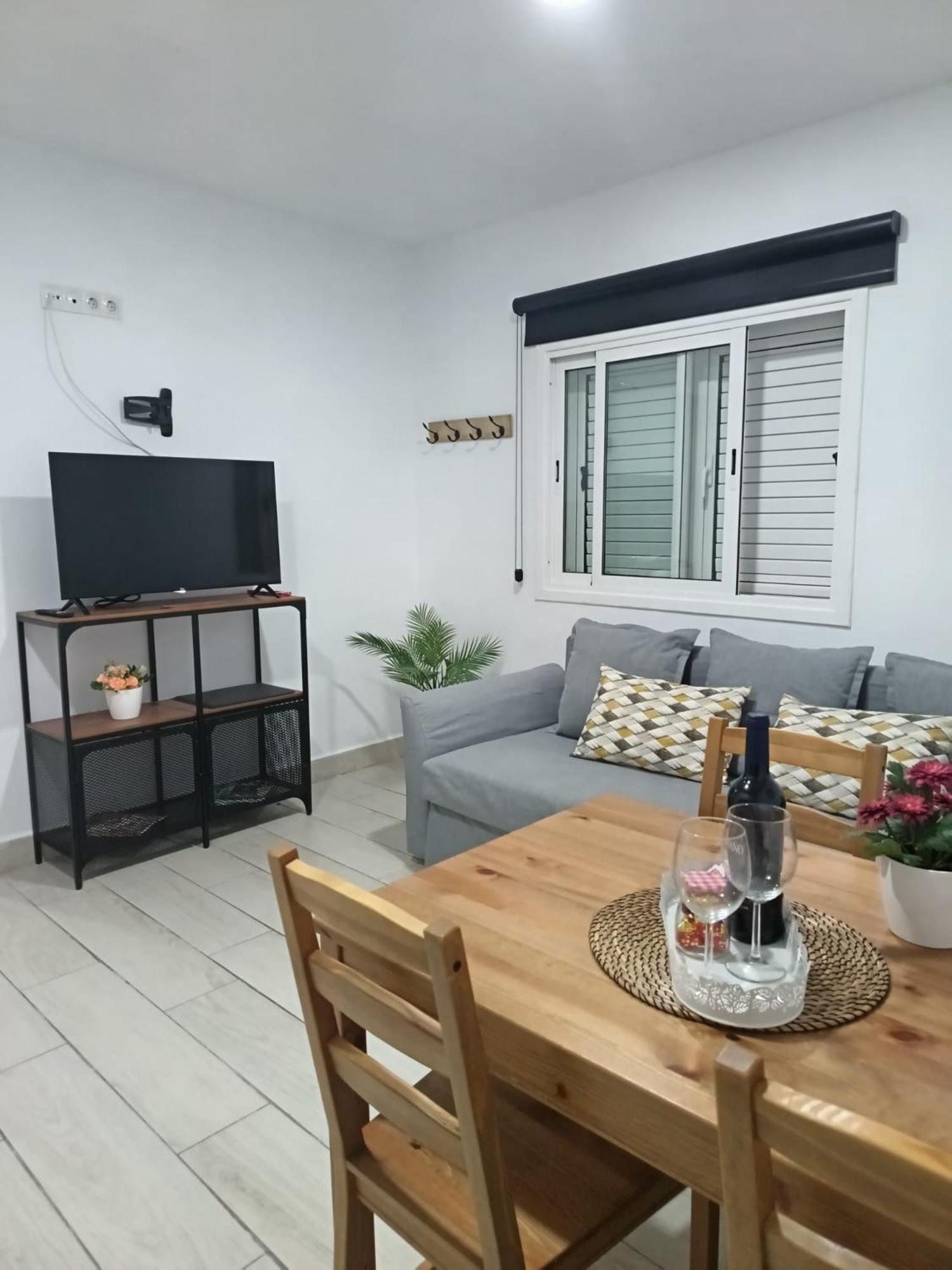 Kyomu El Pilar Apartment *