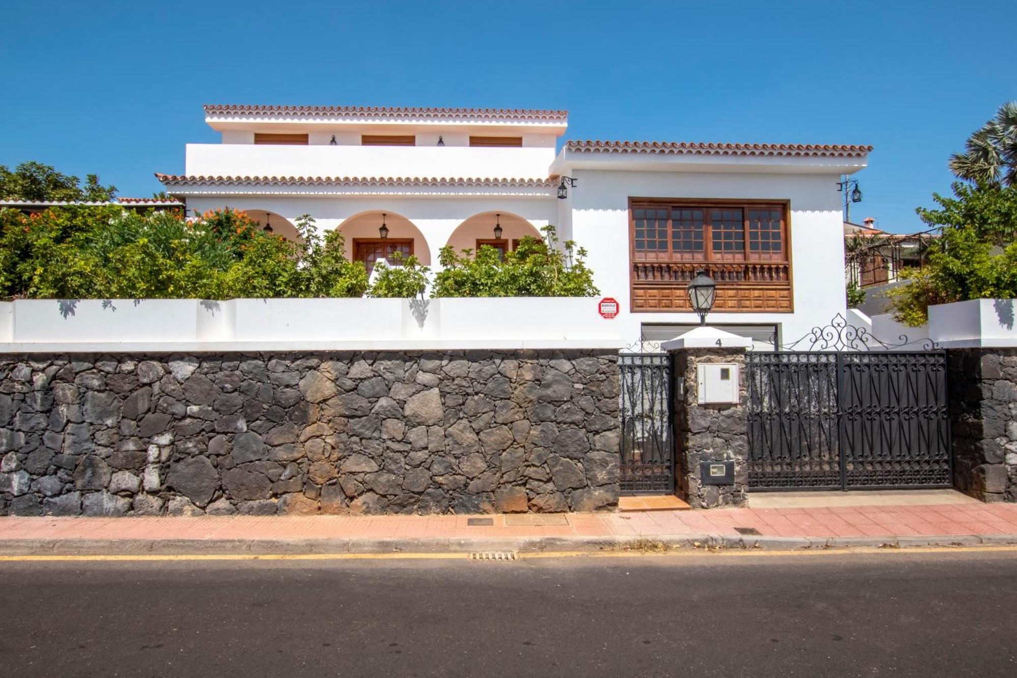 Villa The Mango House