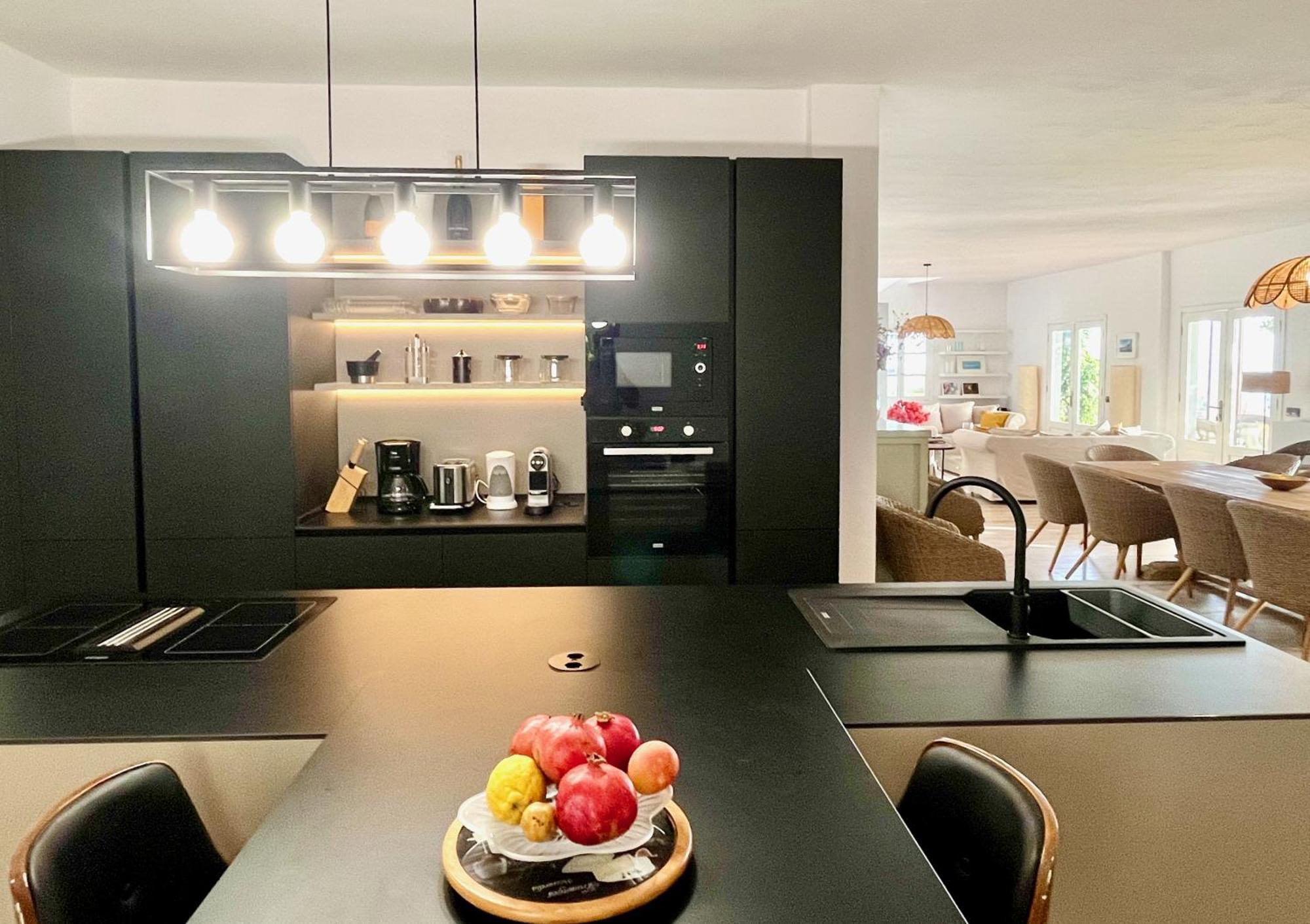 Spacious, Well Appointed, In A Wonderful Raised Location And Stunning Sea Views Costa Adeje (Tenerife)