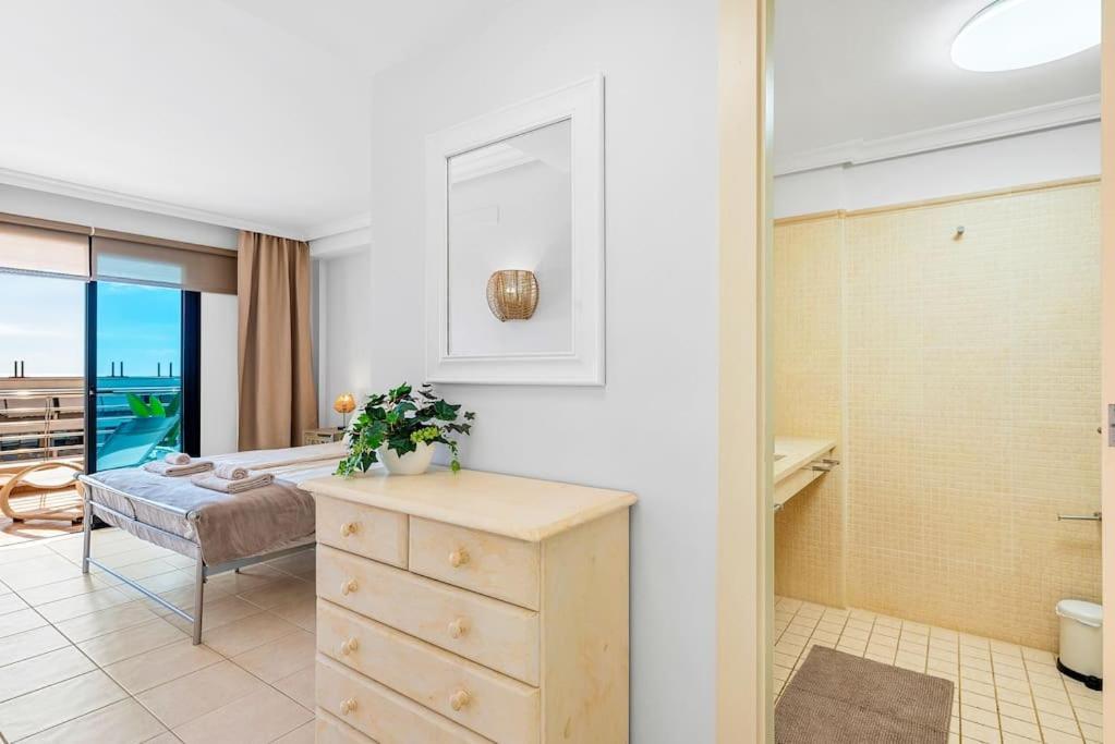 2bdr Ocean And La Gomera Vista Getaway
