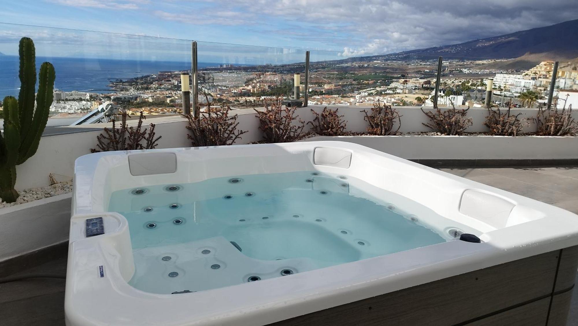 Sunset White - Ocean View, Jakuzzi, Heated Pool, Air-conditioning, Grill Playa de las Americas (Tenerife)