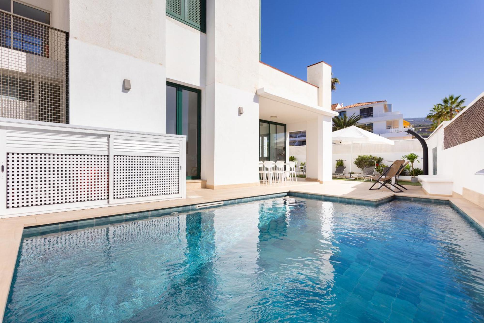 Lilias - Private Heatable Pool, Bbq, Free Wifi Apartment
