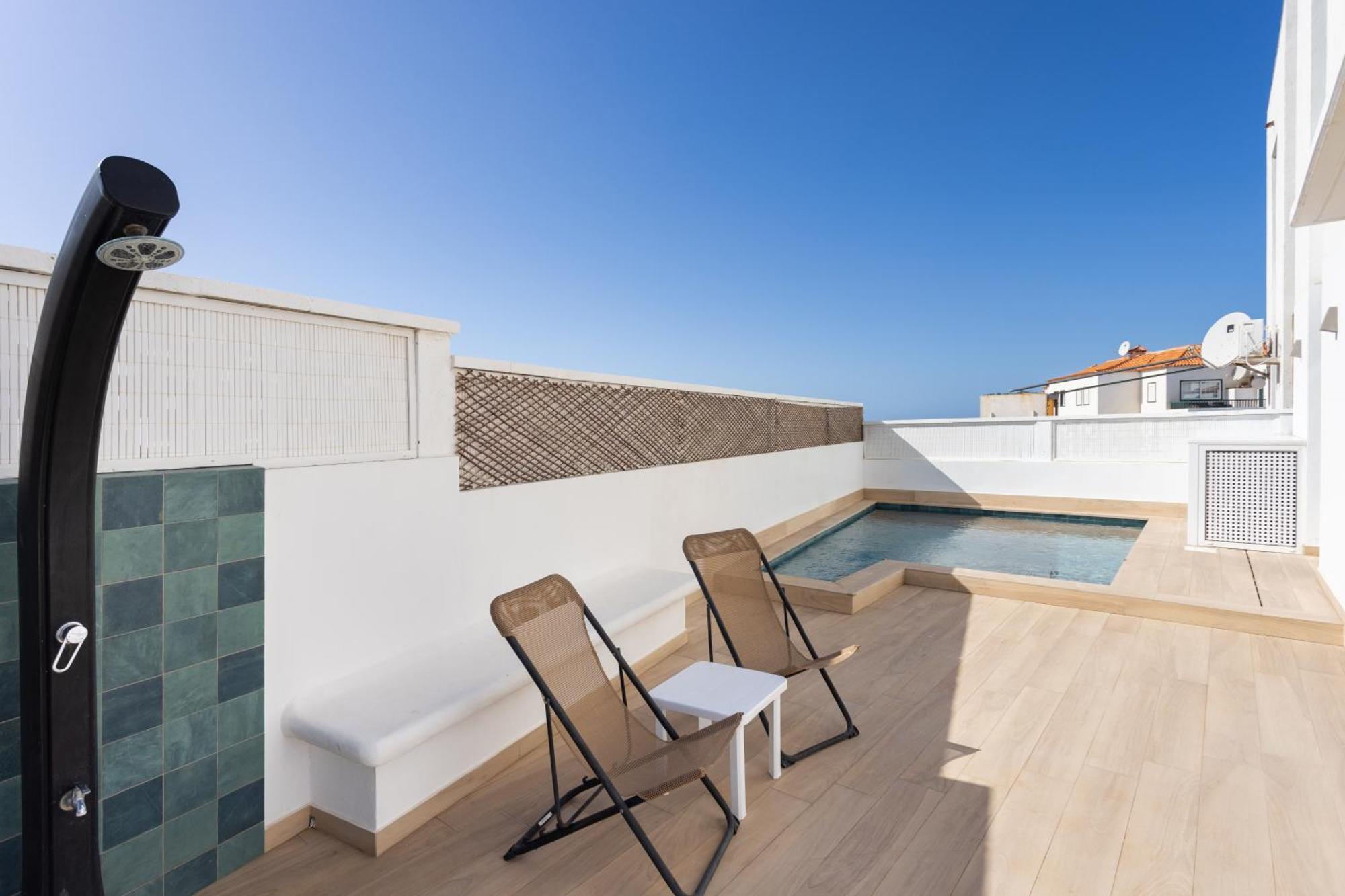 Lilias - Private Heatable Pool, Bbq, Free Wifi Apartment *