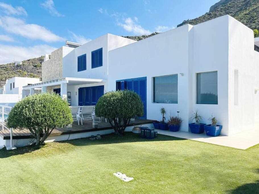 Itaca Vista Mar Y Piscina Climatizada Villa *
