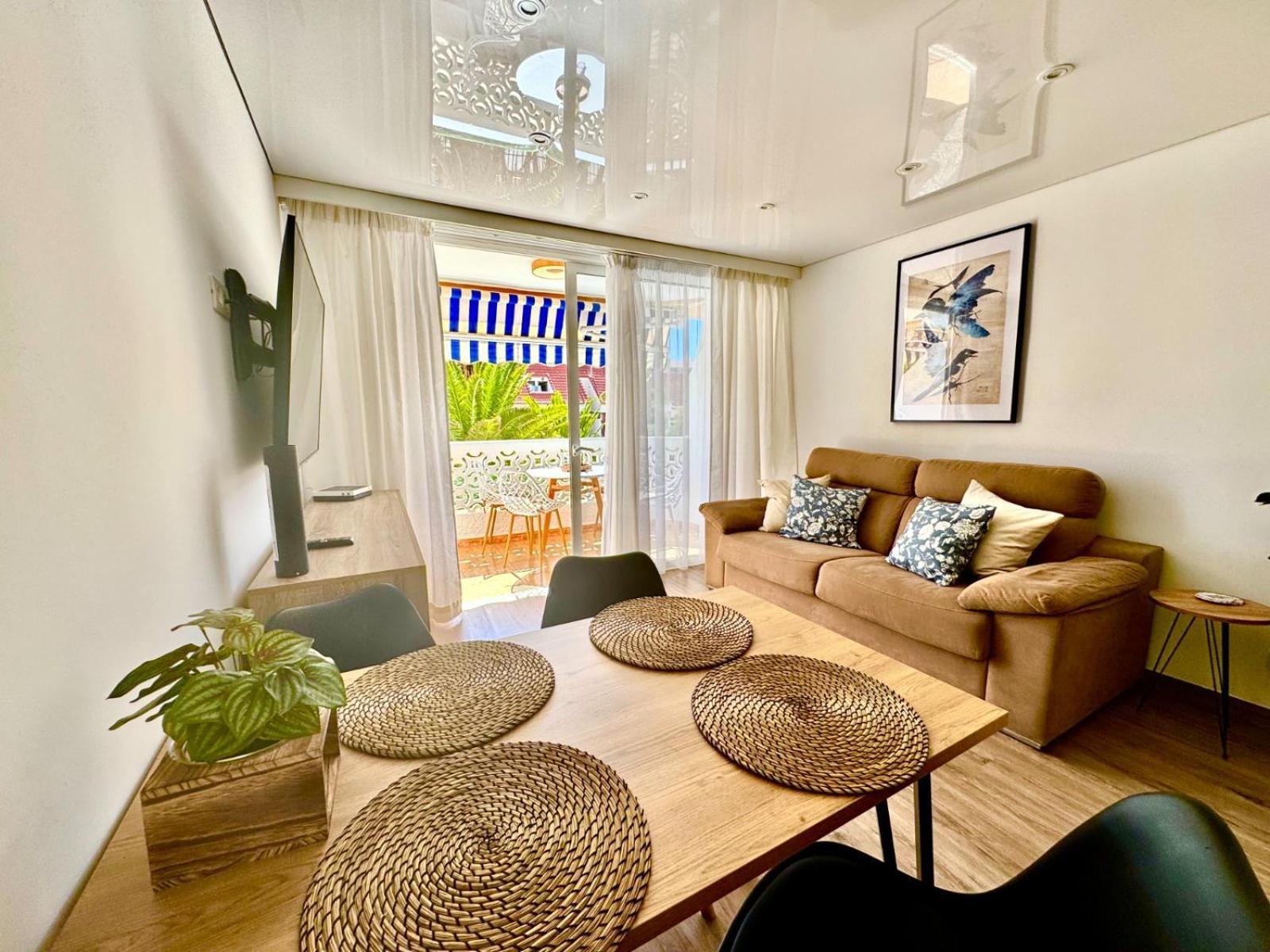 Bluebird Luxury In Americas Apartment