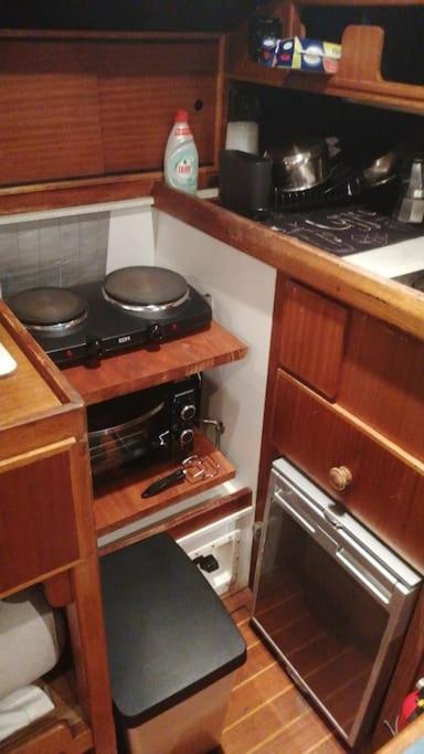 Cozy Sailboat Experience Botel