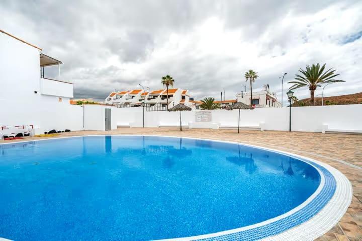 Apartamento Playa Montana Amarlla,pools,wifi