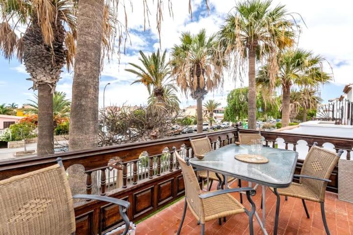 Playa Montana Amarlla,pools,wifi Apartamento Costa del Silencio