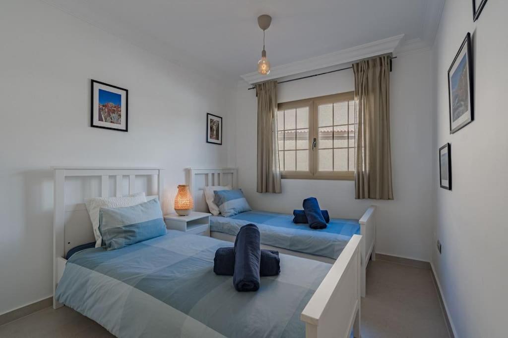 Seaside With Spacious Terrace, Pool, And Wi-fi *