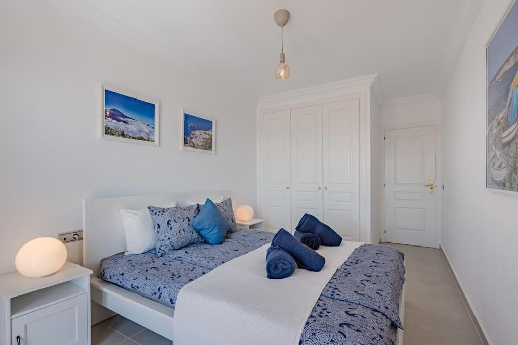 Seaside With Spacious Terrace, Pool, And Wi-fi