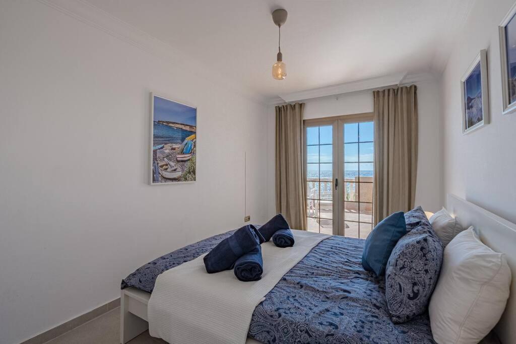Apartamento Seaside With Spacious Terrace, Pool, And Wi-fi *