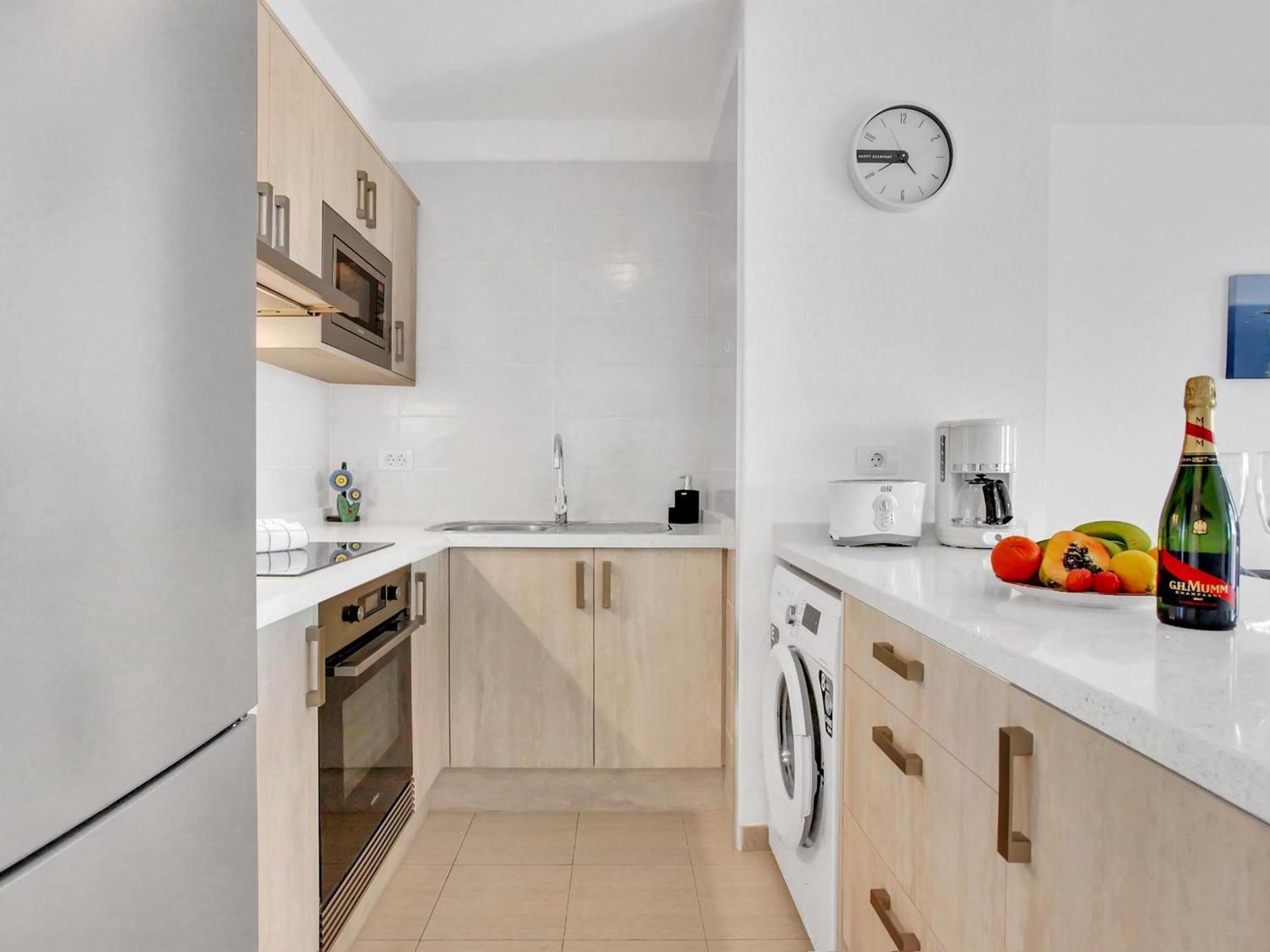 Apartamento Atico De Lujo Con Gran Terraza, Piscina Climatizada Y Parking En Cristianos - Es-347-4 *