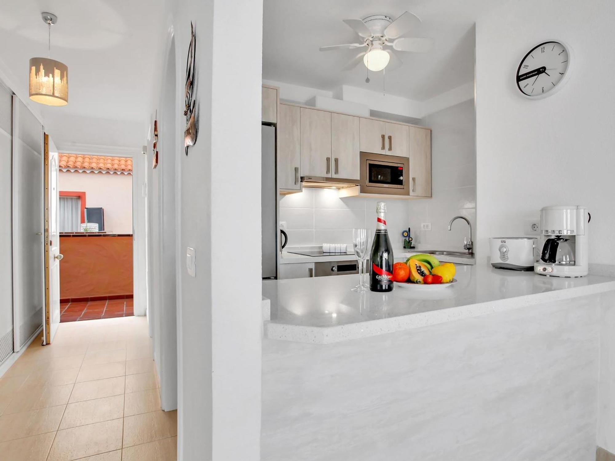 Atico De Lujo Con Gran Terraza, Piscina Climatizada Y Parking En Cristianos - Es-347-4