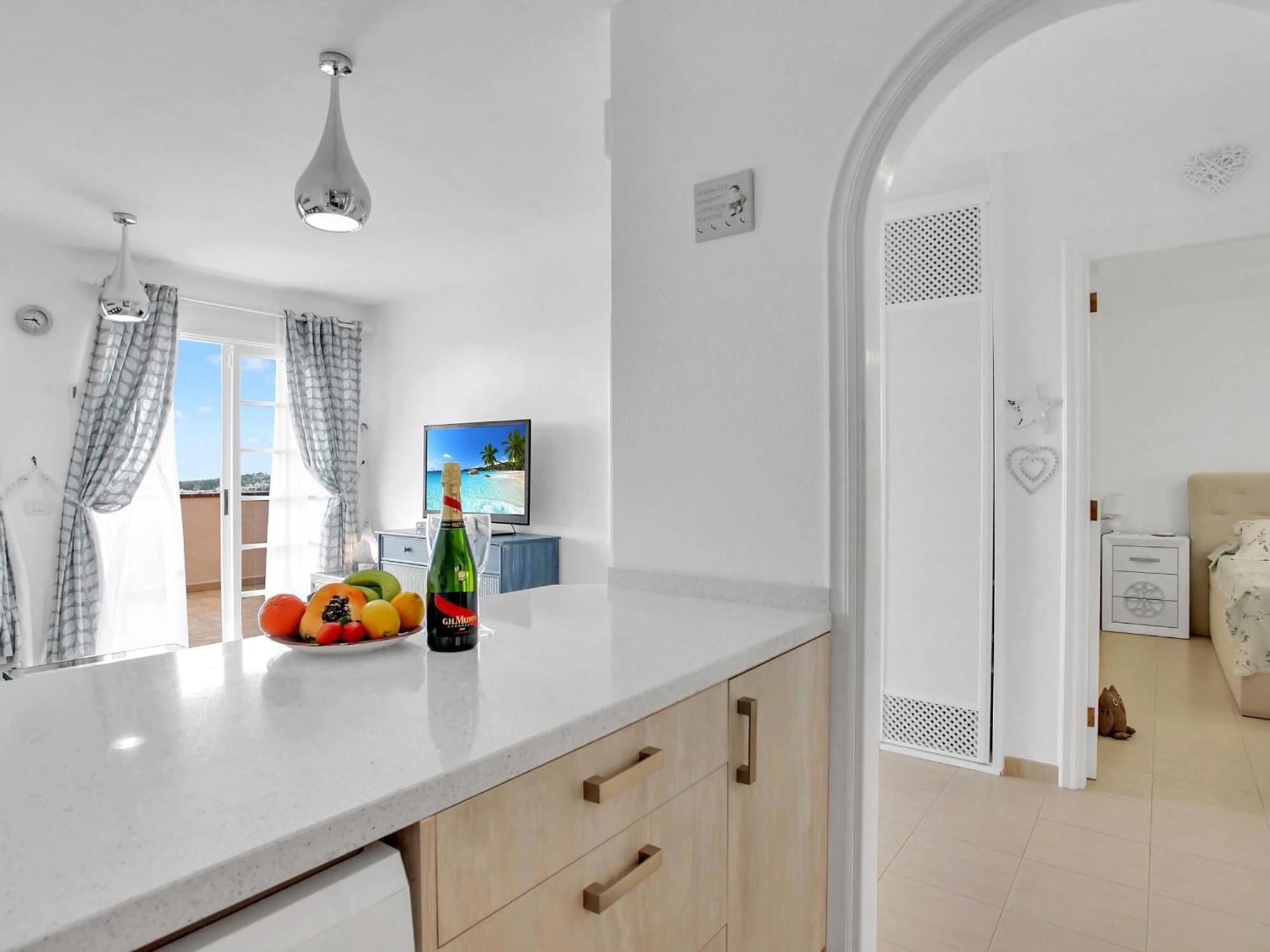 Atico De Lujo Con Gran Terraza, Piscina Climatizada Y Parking En Cristianos - Es-347-4