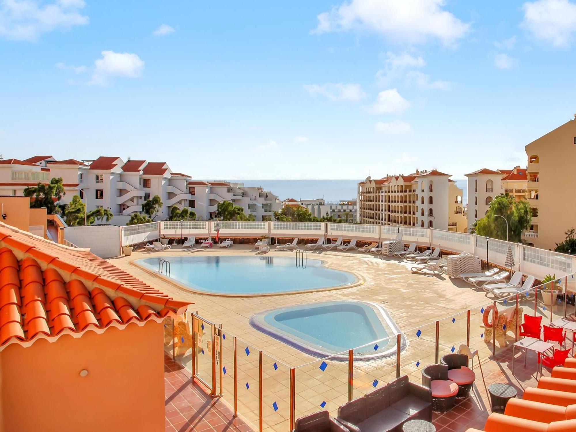 Apartamento Atico De Lujo Con Gran Terraza, Piscina Climatizada Y Parking En Cristianos - Es-347-4 *