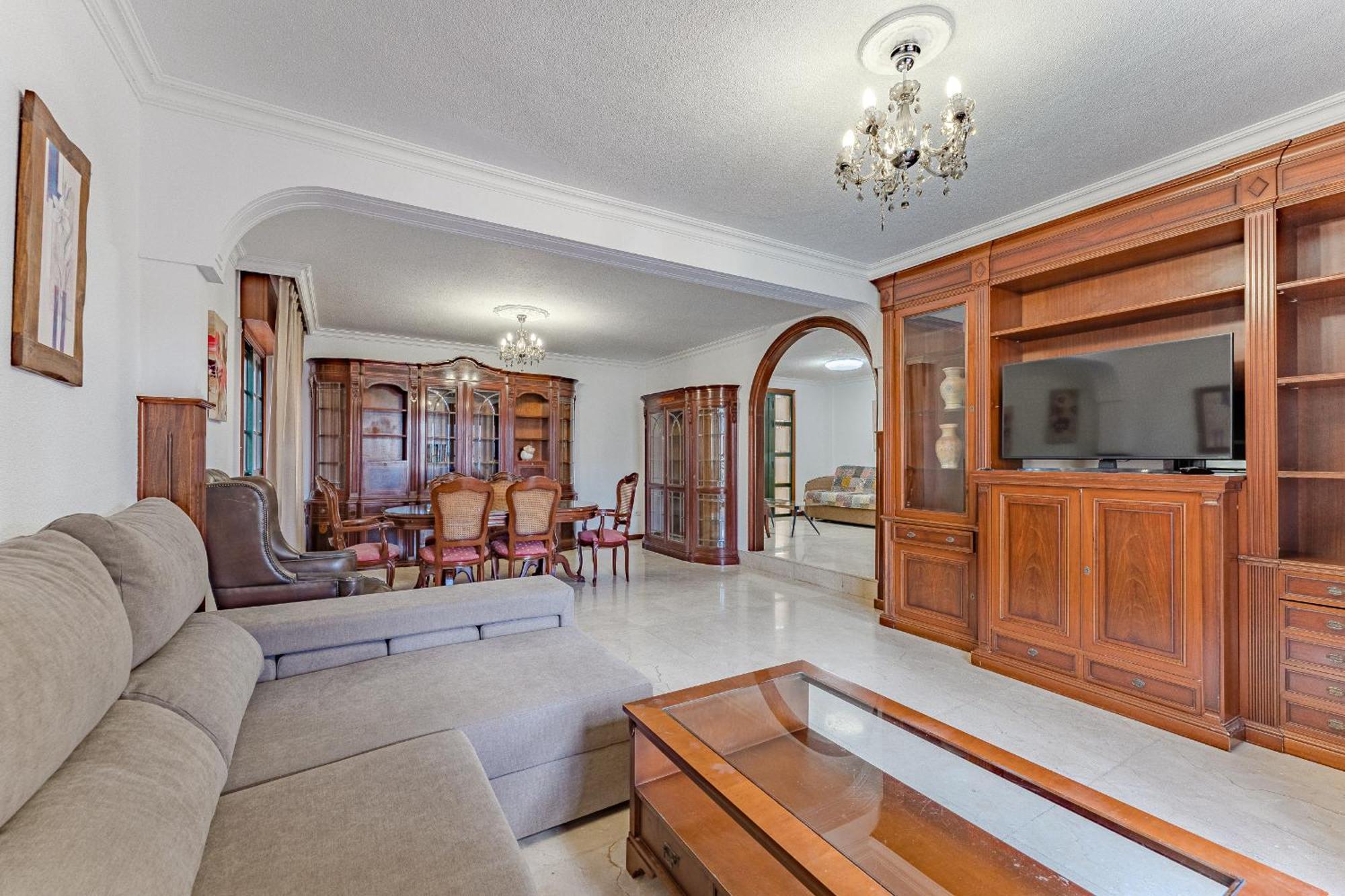 - 3 Bedroom House With Pool