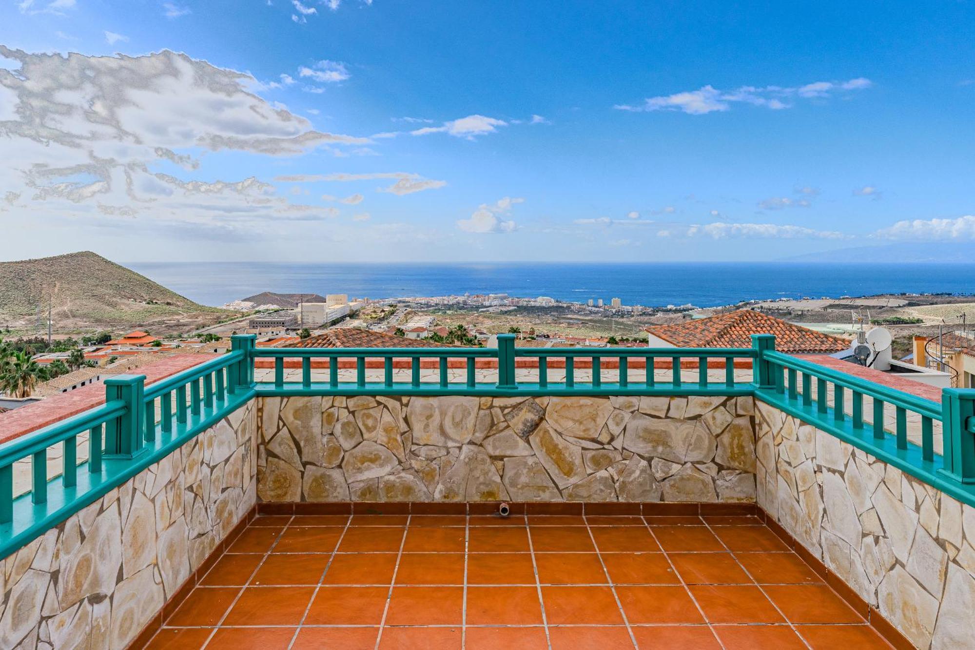 - 3 Bedroom House With Pool