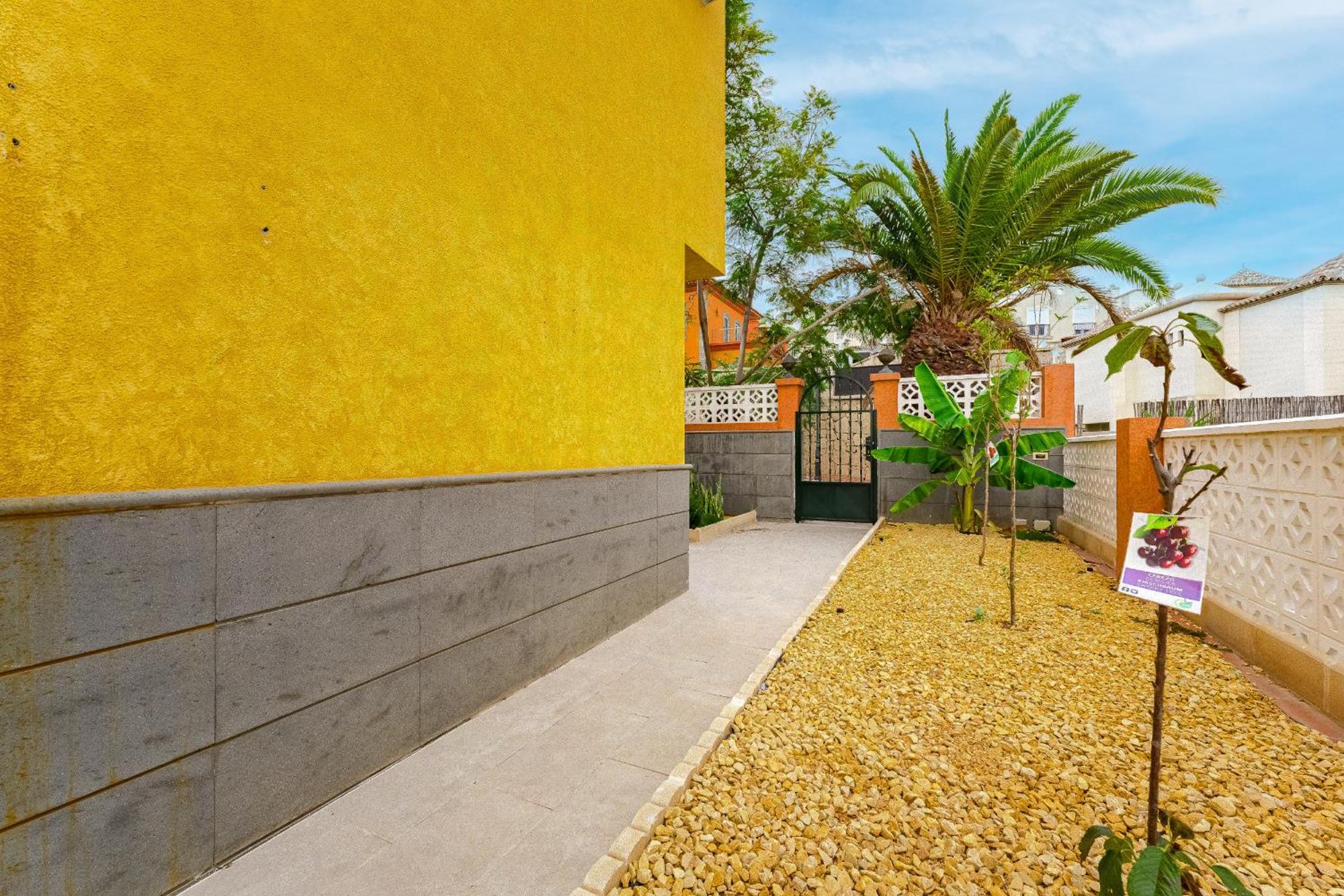 - 3 Bedroom House With Pool *