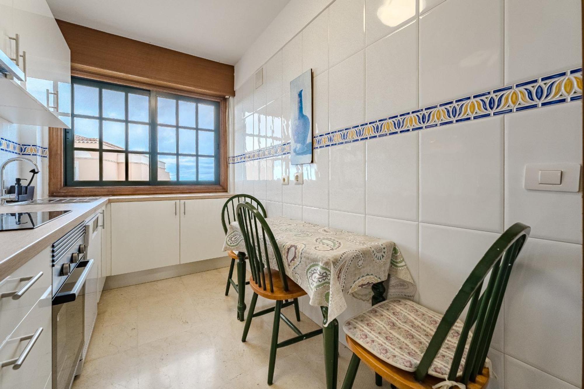 Hébergement de vacances - 3 Bedroom House With Pool *