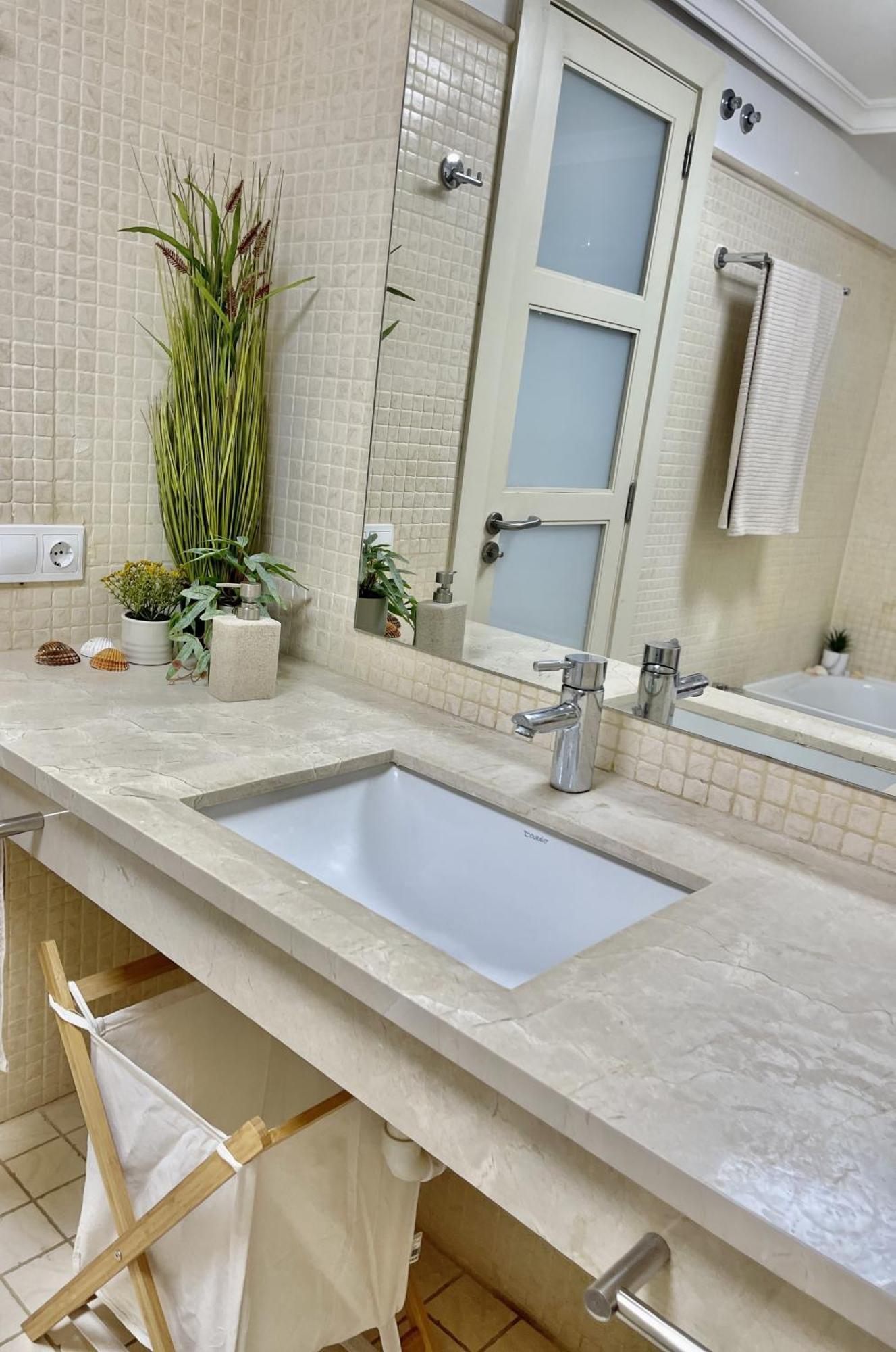 2bdr Ocean And La Gomera Vista Getaway