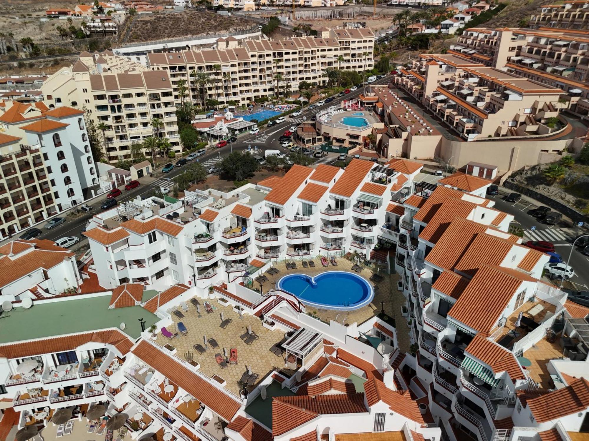 Modern Apartment, Heated Pool & 2 Terraces Apartamento