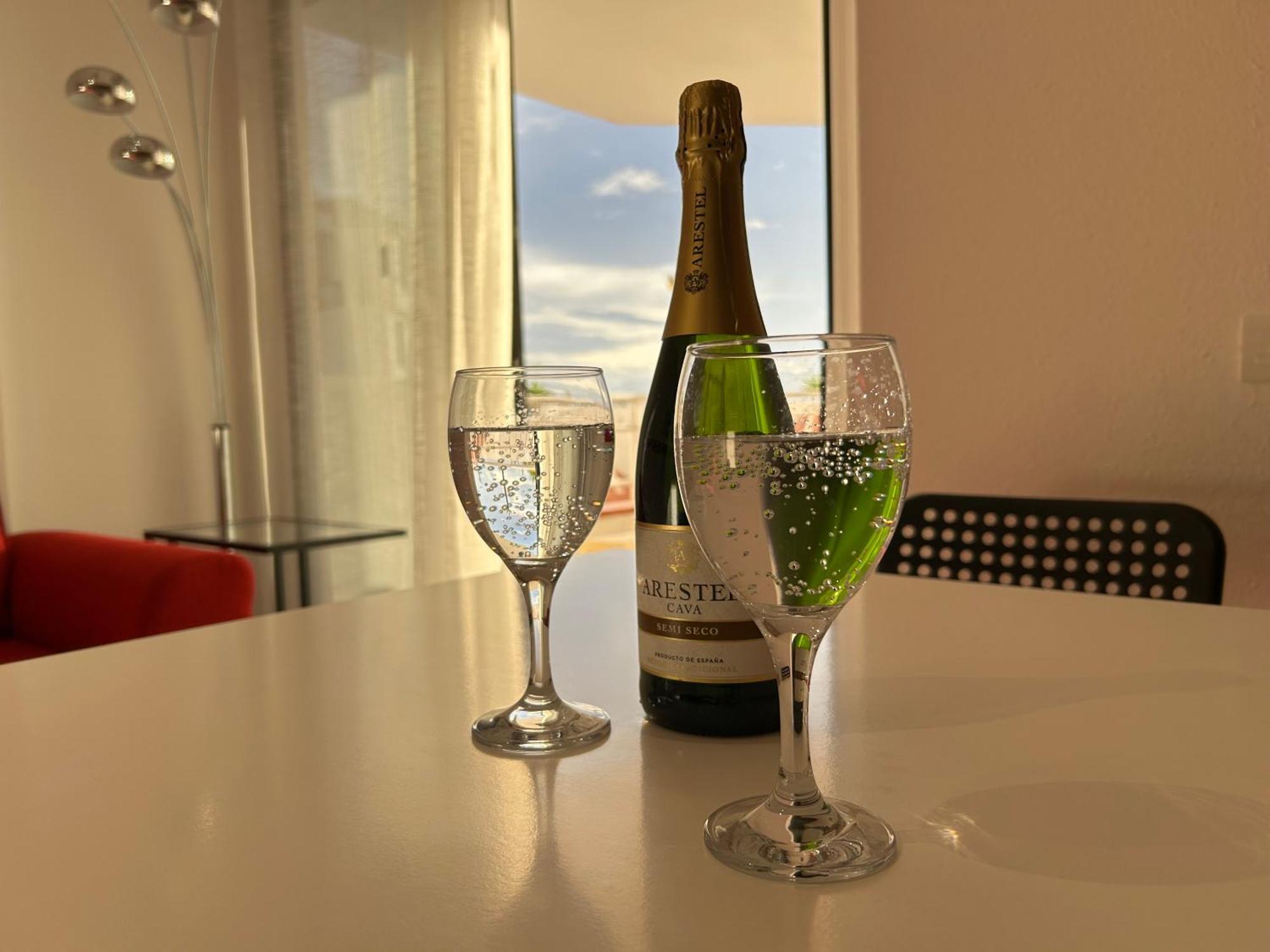 Modern Apartment, Heated Pool & 2 Terraces Apartamento *