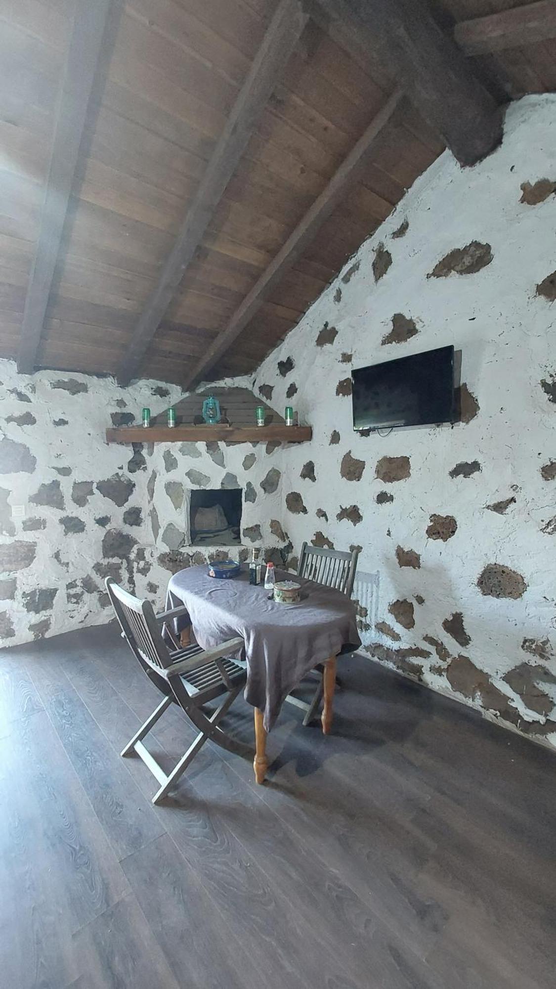 Rural House Breakfast In Front Of Ocean *