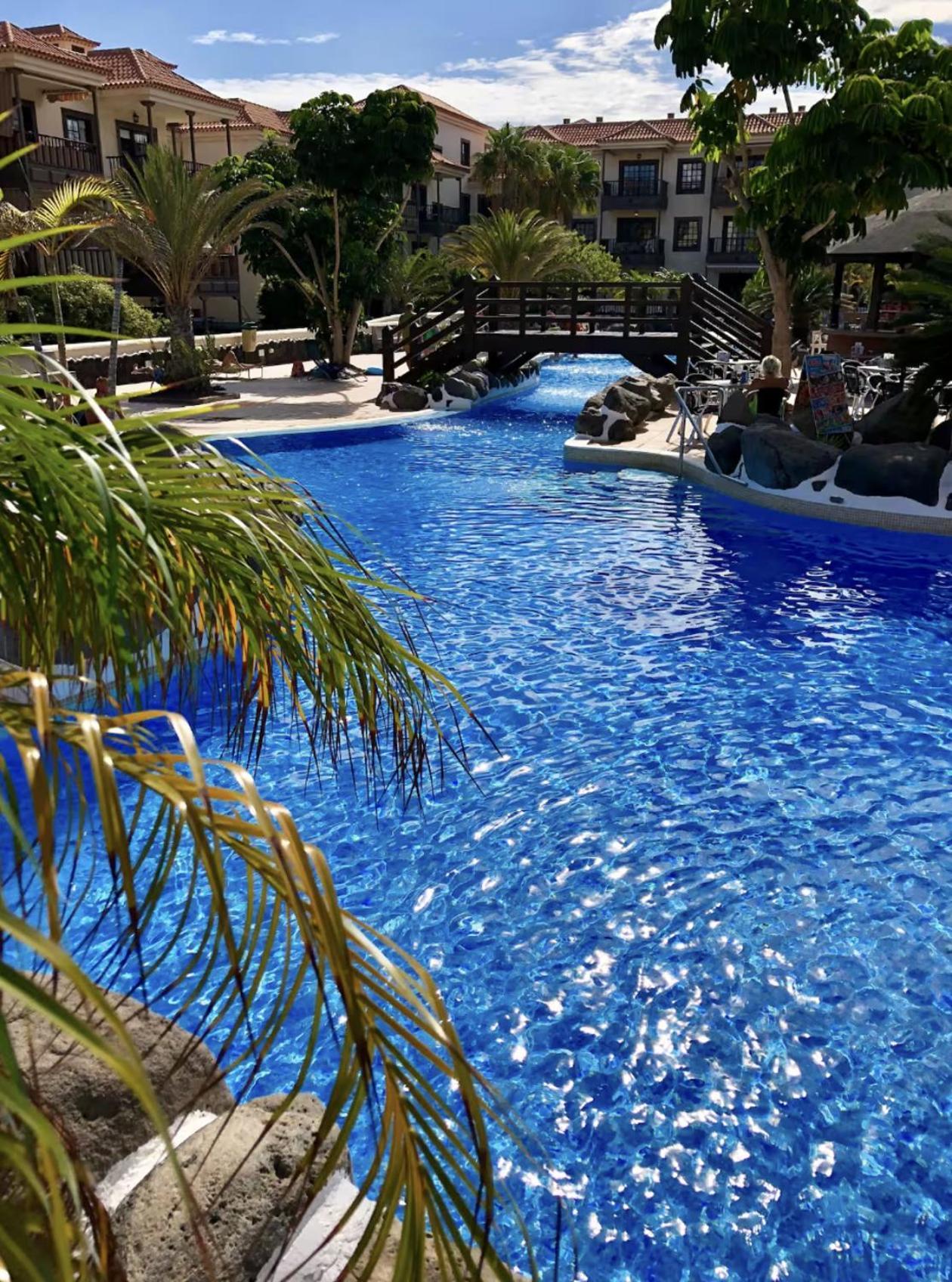Con Piscina Junto Al Mar Apartamento