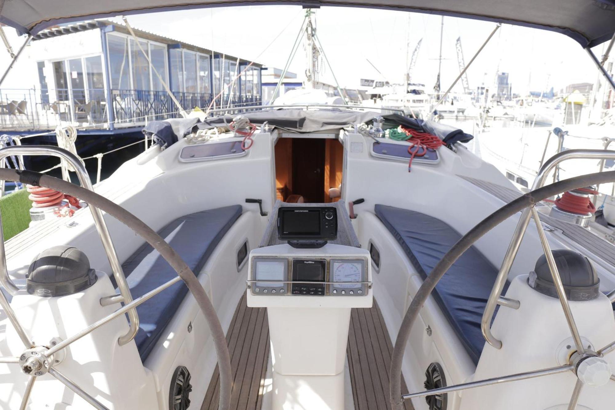Botel Mar Y Tierra Cisco 2