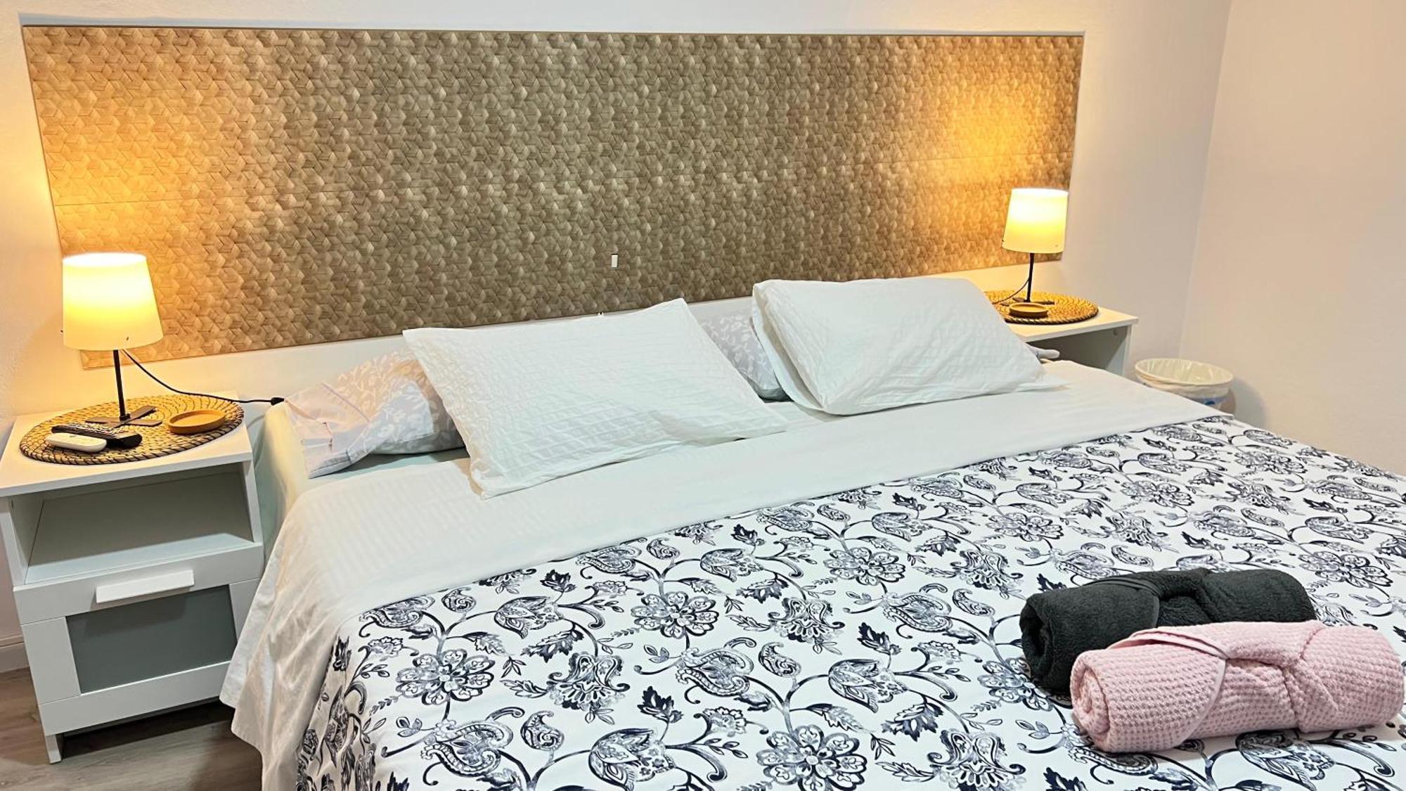 Alcamar Privada Con Areas De Sala, Cocina Y Bano Que Se Comparten Cerca Al Mar!