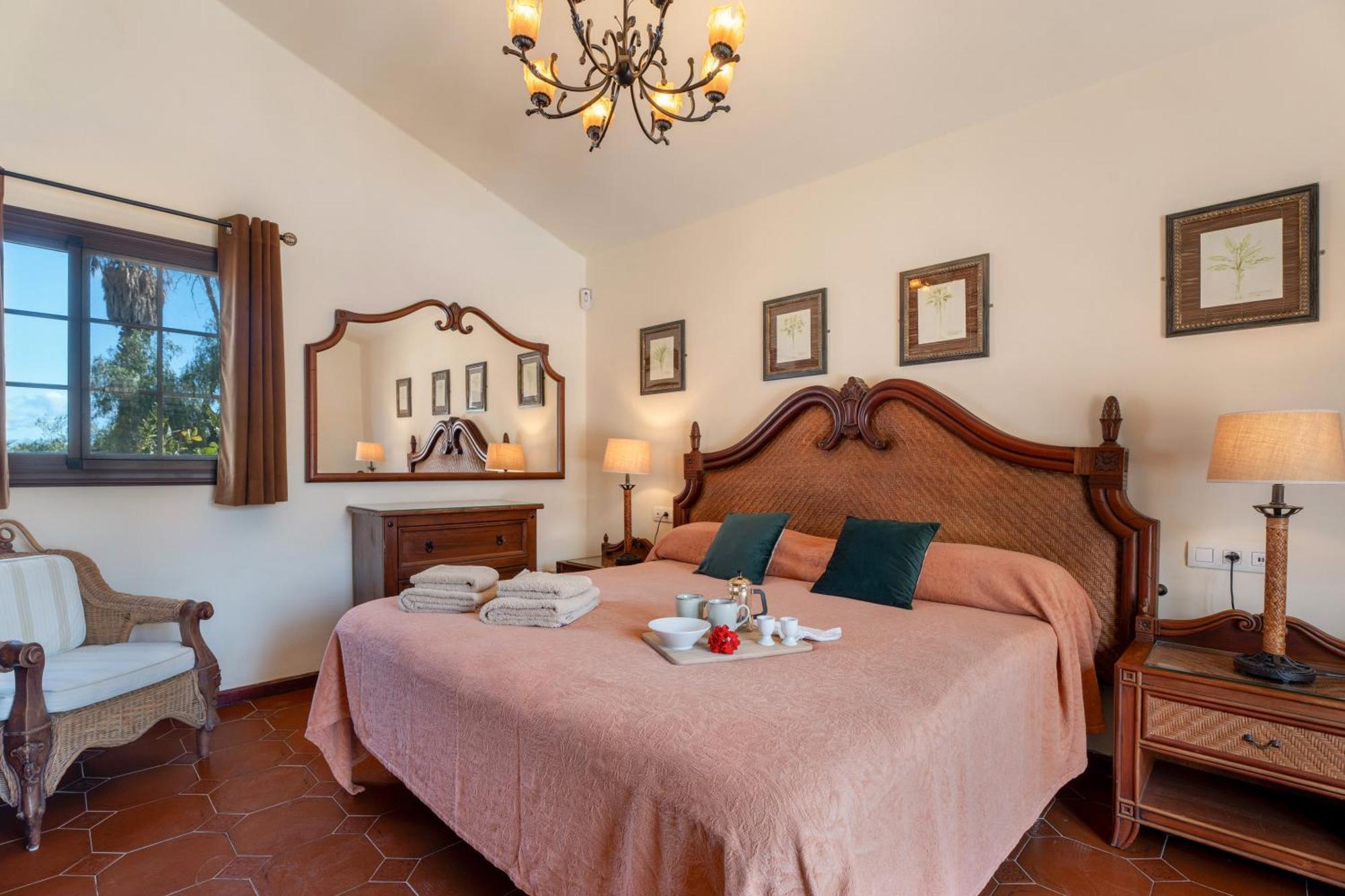 Esselle Villa *