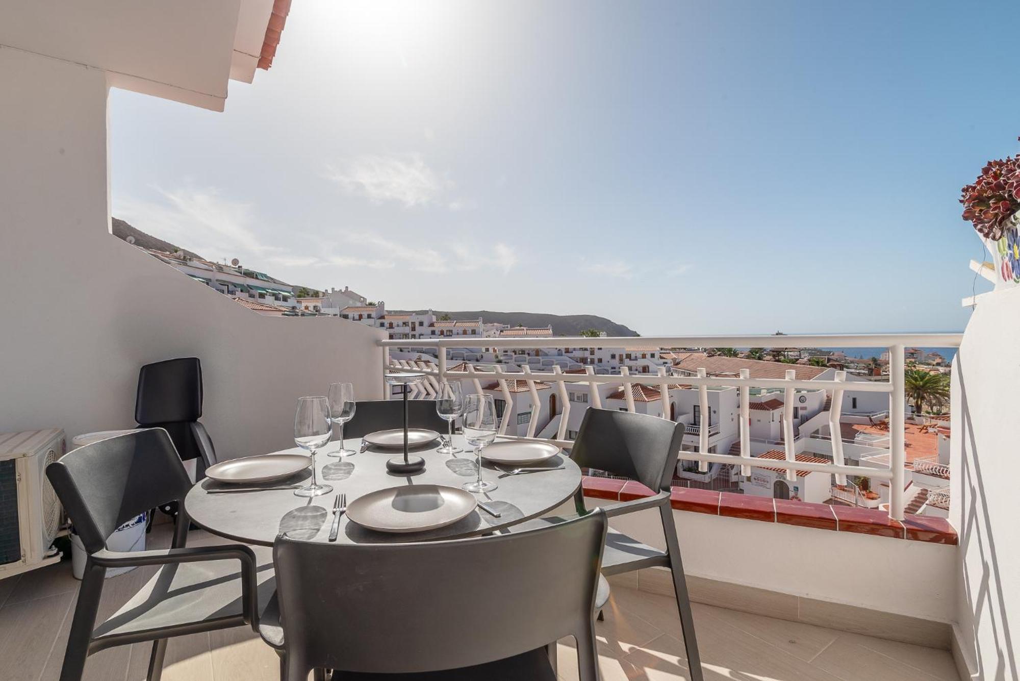 Apartment 2 Bedroom Luxury With Sea View In Cristianos *