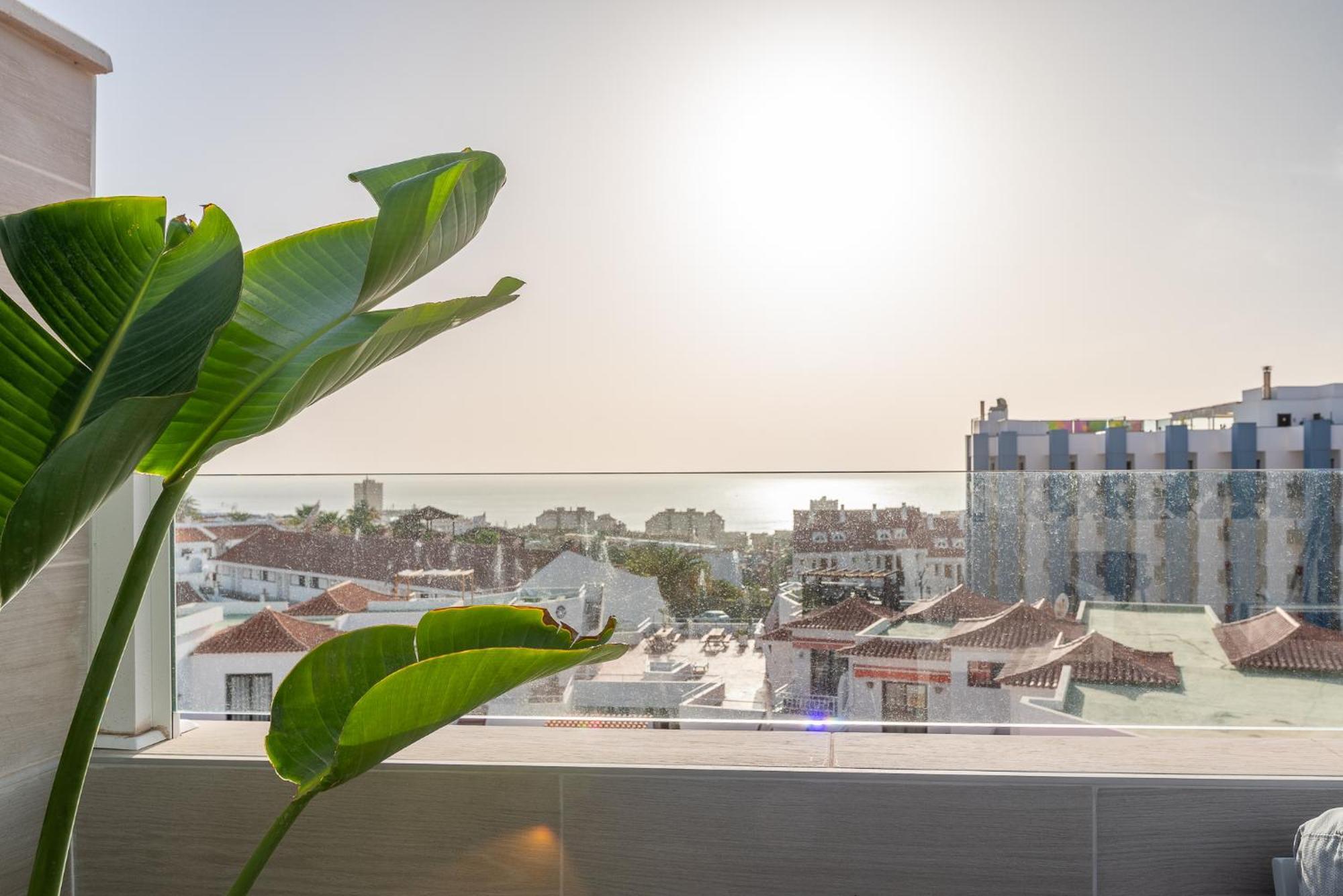 2 Bedroom Luxury With Sea View In Cristianos Apartment Los Cristianos (Tenerife)