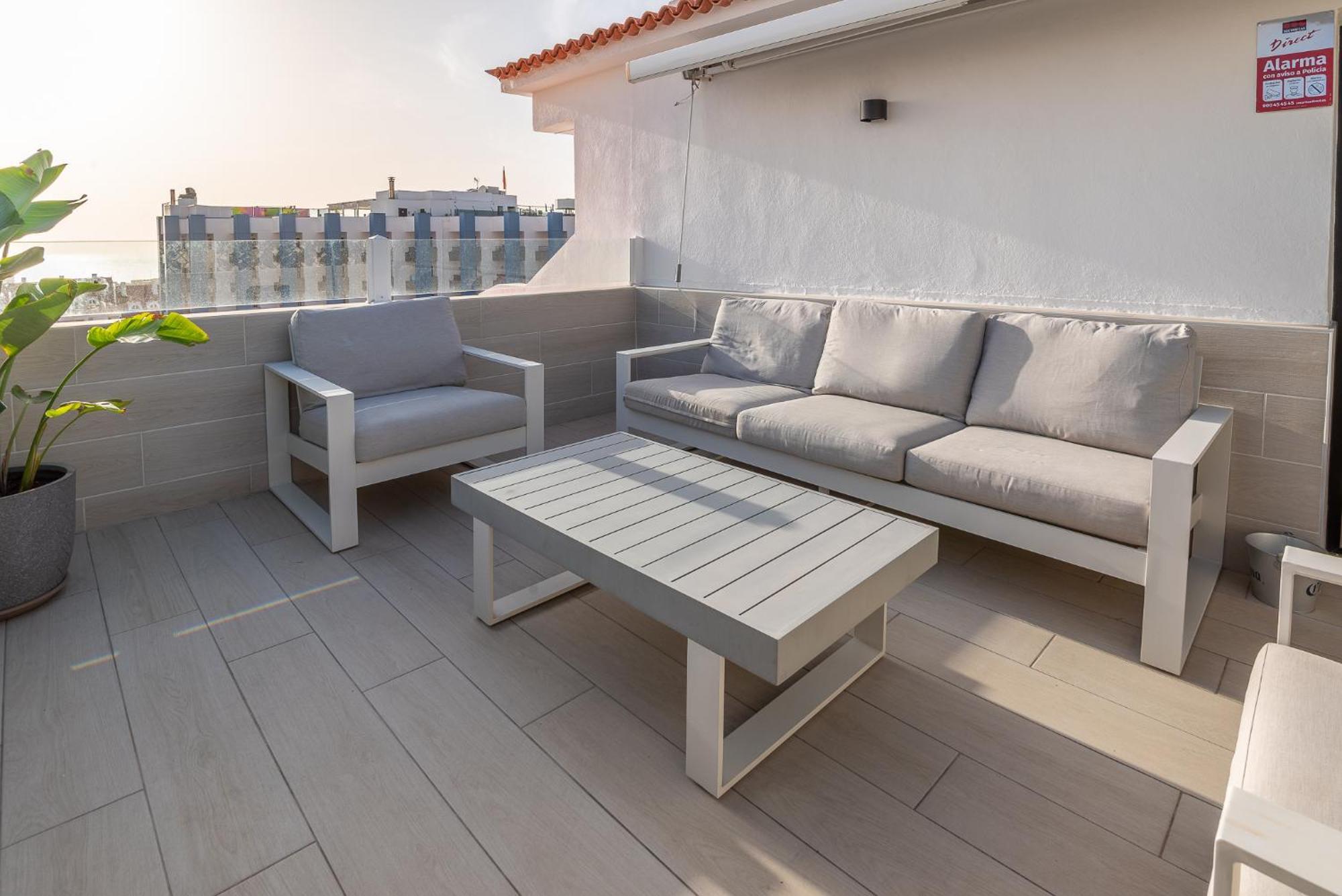 2 Bedroom Luxury With Sea View In Cristianos *