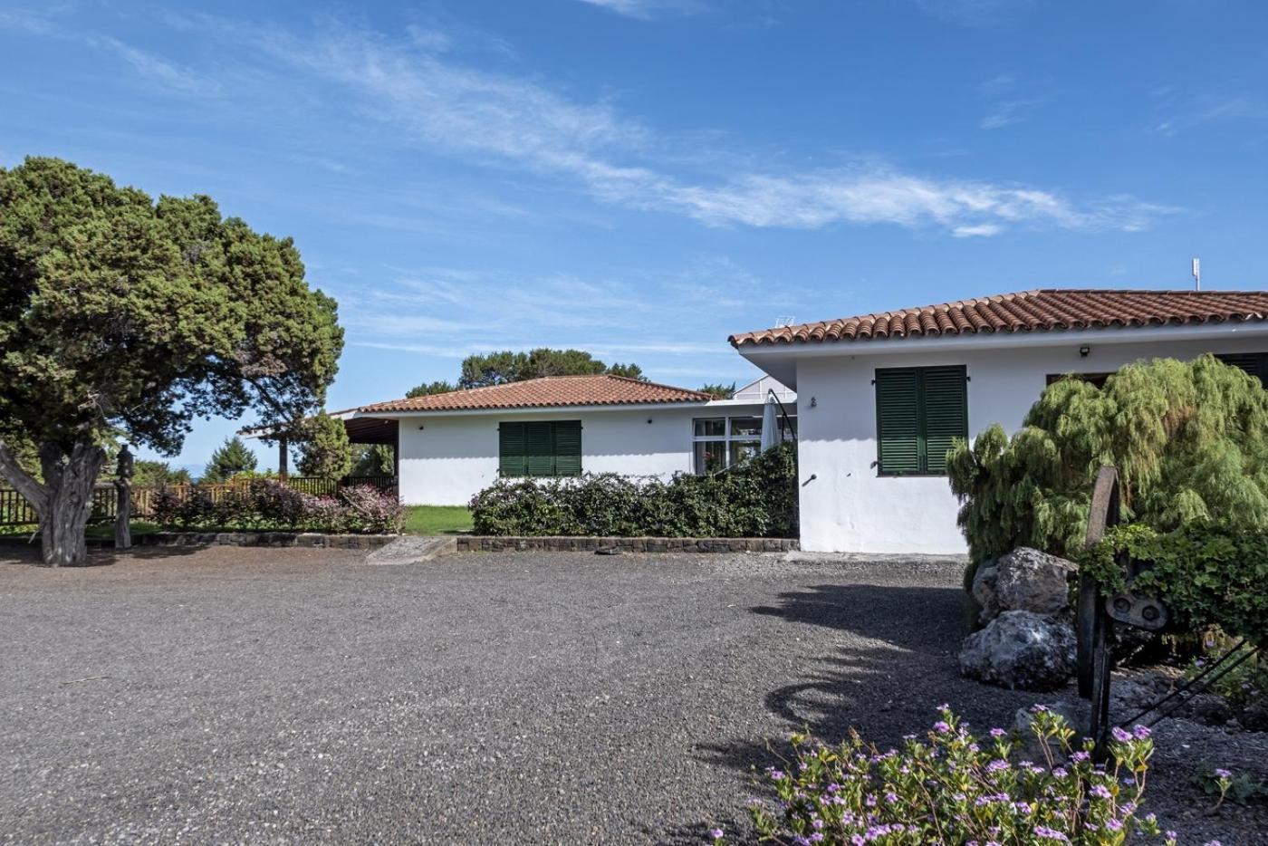 Sabinas - El Guincho, Garachico Villa