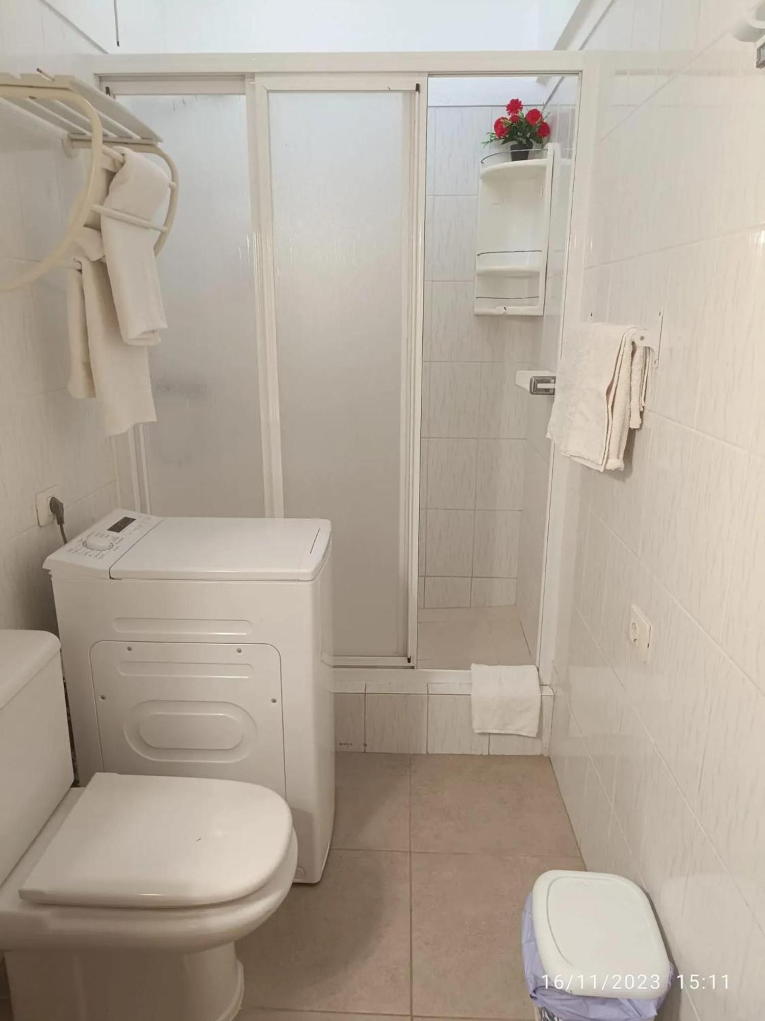 Picturesque In 1 Bedroom Near Beaches